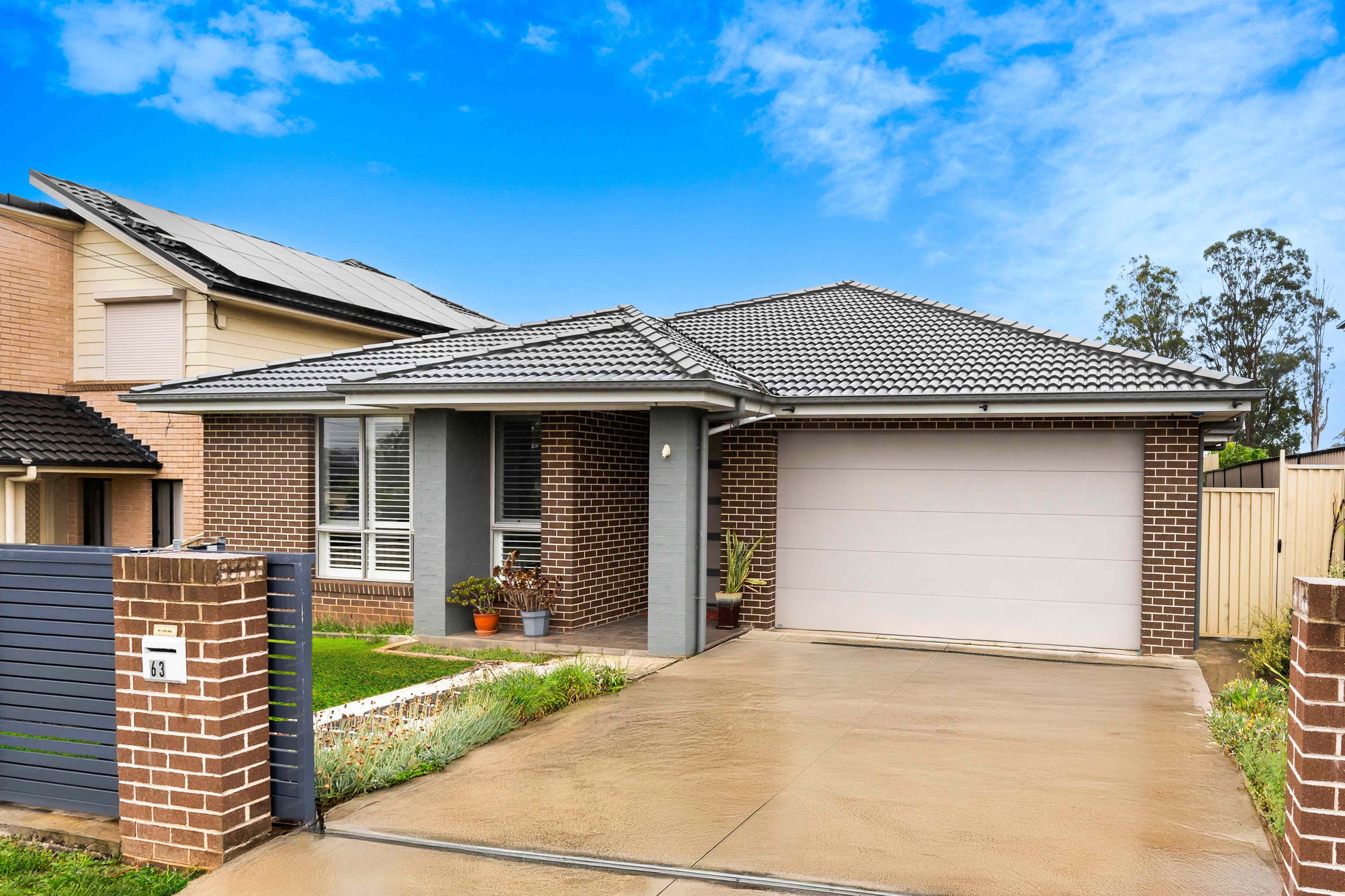 Prop-GPT: House: NSW Casula, NSW 2170 Effortless Family Living!