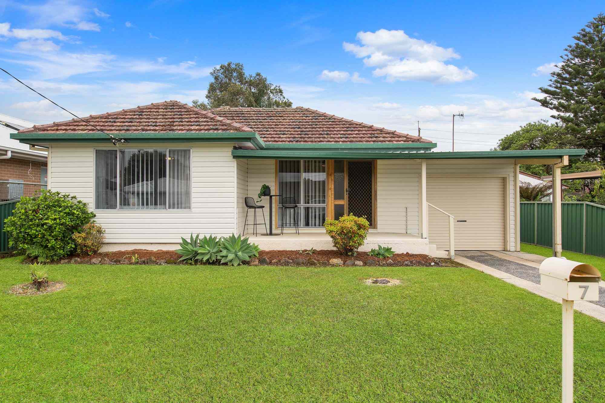 Prop-GPT: House: NSW Killarney Vale, NSW 2261 The perfect starter or Investment opportunity