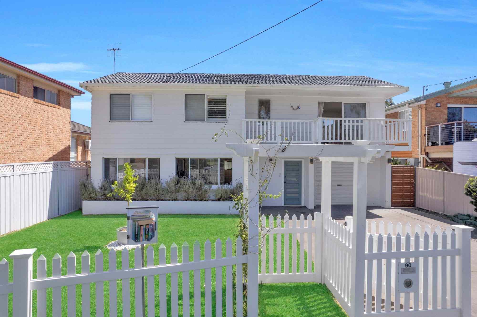 Prop-GPT: House: NSW Chittaway Bay, NSW 2261 Versatile Family Entertainer