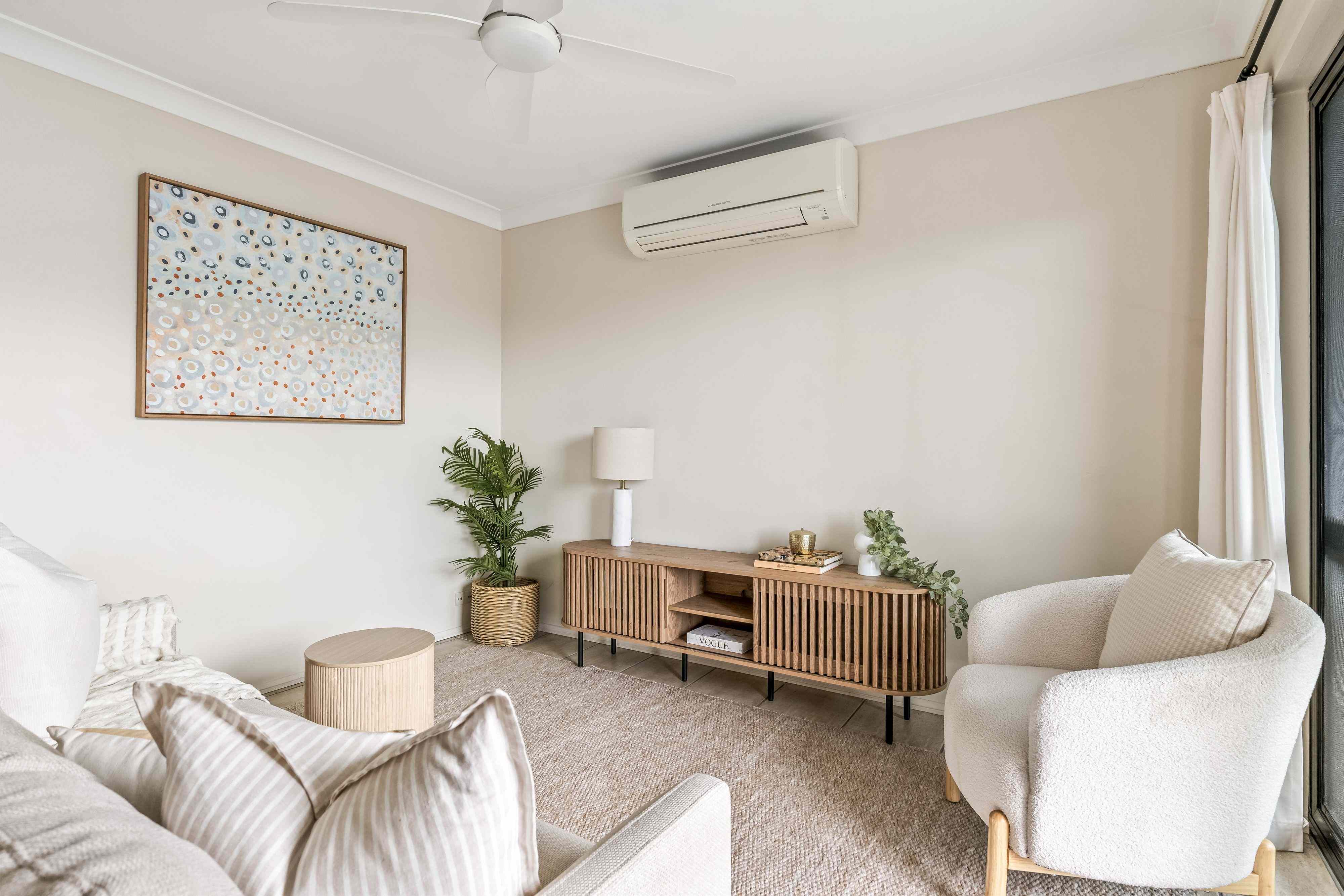 Prop-GPT: Townhouse: QLD Gordon Park, QLD 4031 Two Storey Townhome with Parkland Views