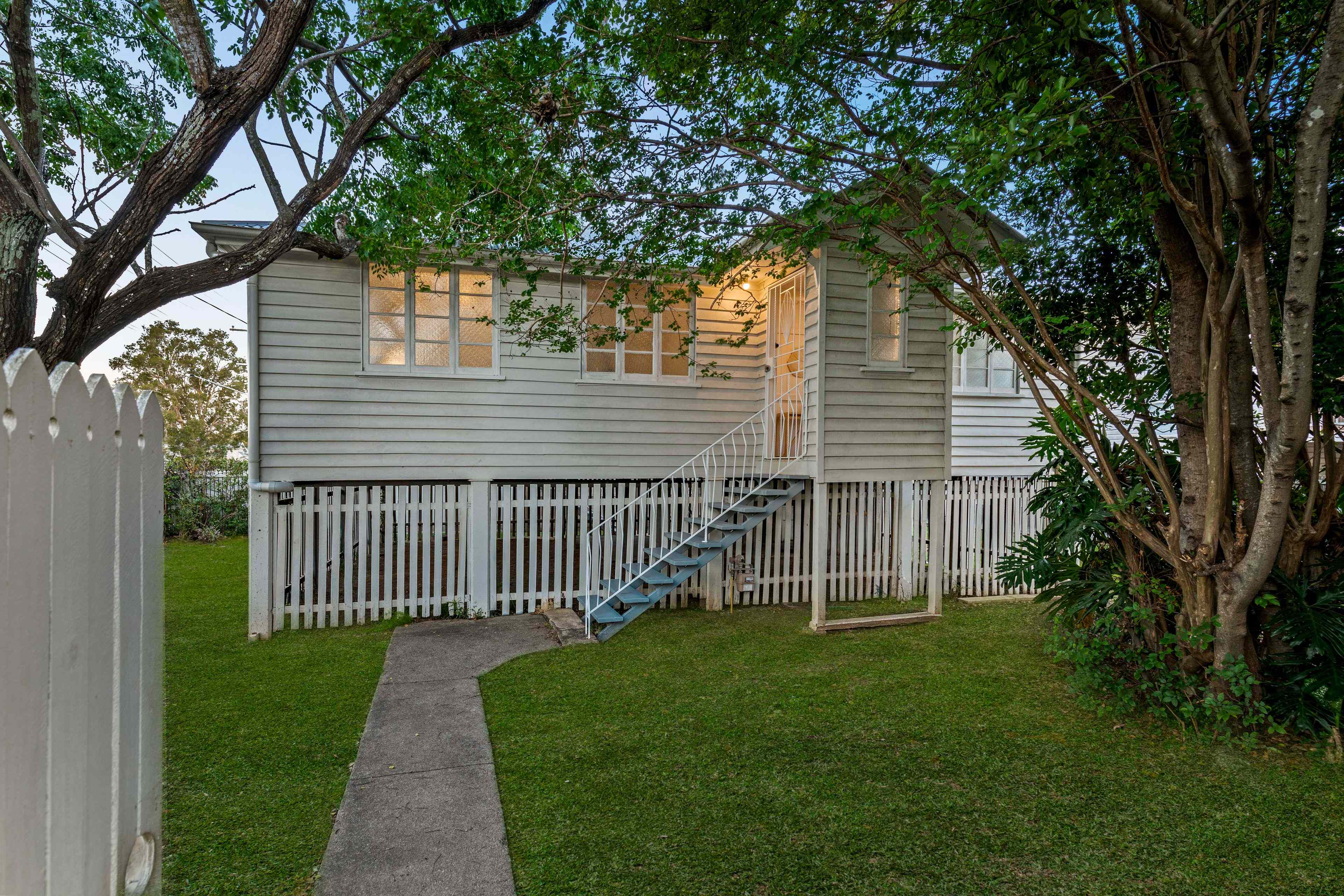 Prop-GPT: House: QLD Wooloowin, QLD 4030 Cute Queenslander Charm Meets Parkside Perfection