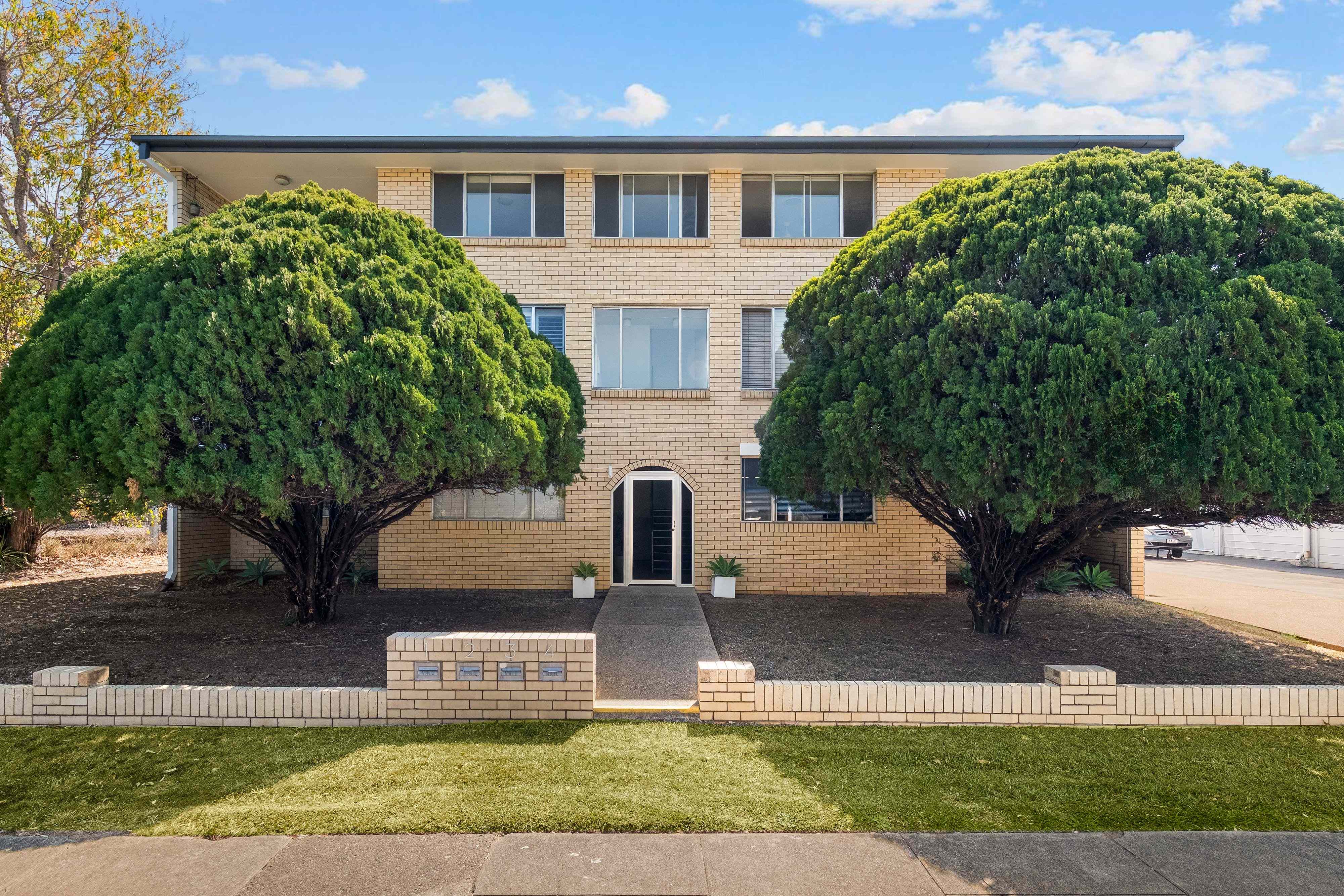 Prop-GPT: Apartment: QLD Clayfield, QLD 4011 Well Located Unit in Small Complex of 4