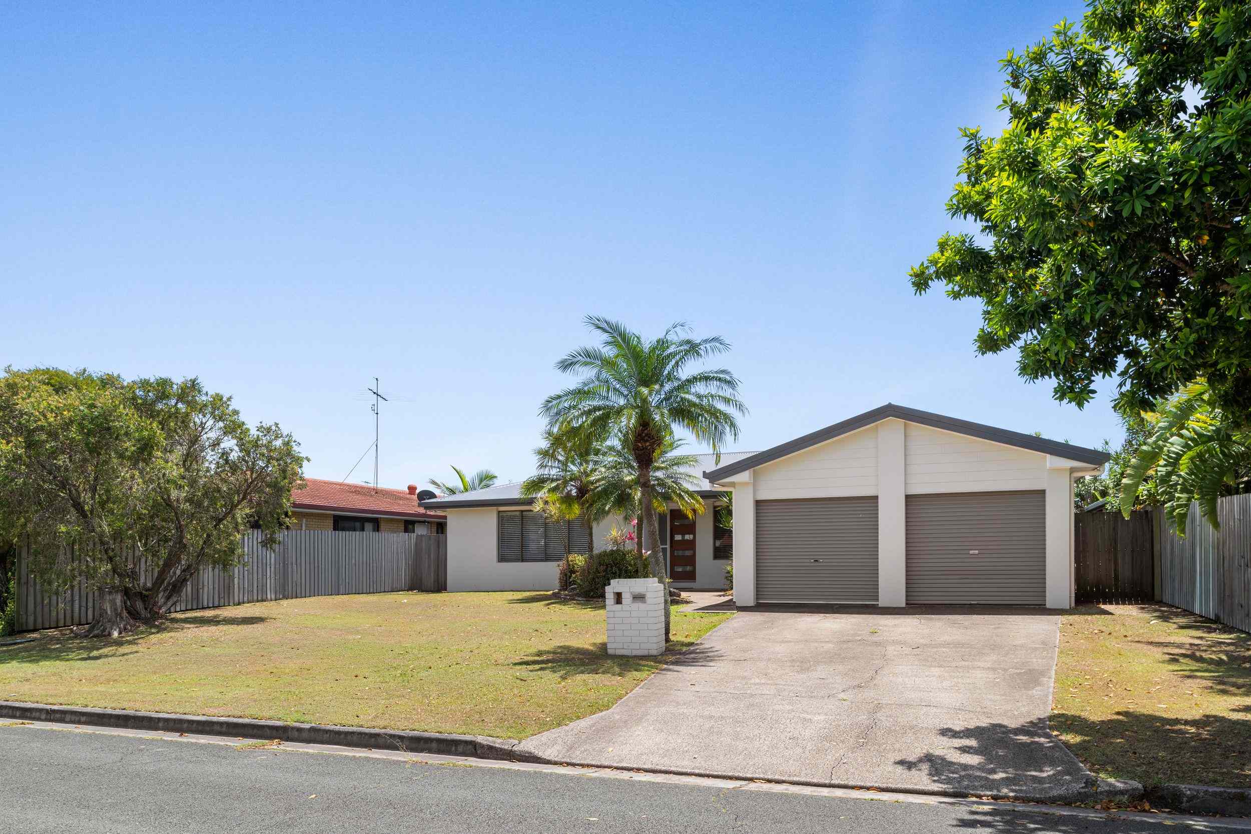 Prop-GPT: House: QLD Minyama, QLD 4575 Prime Minyama Position with Endless Possibilities