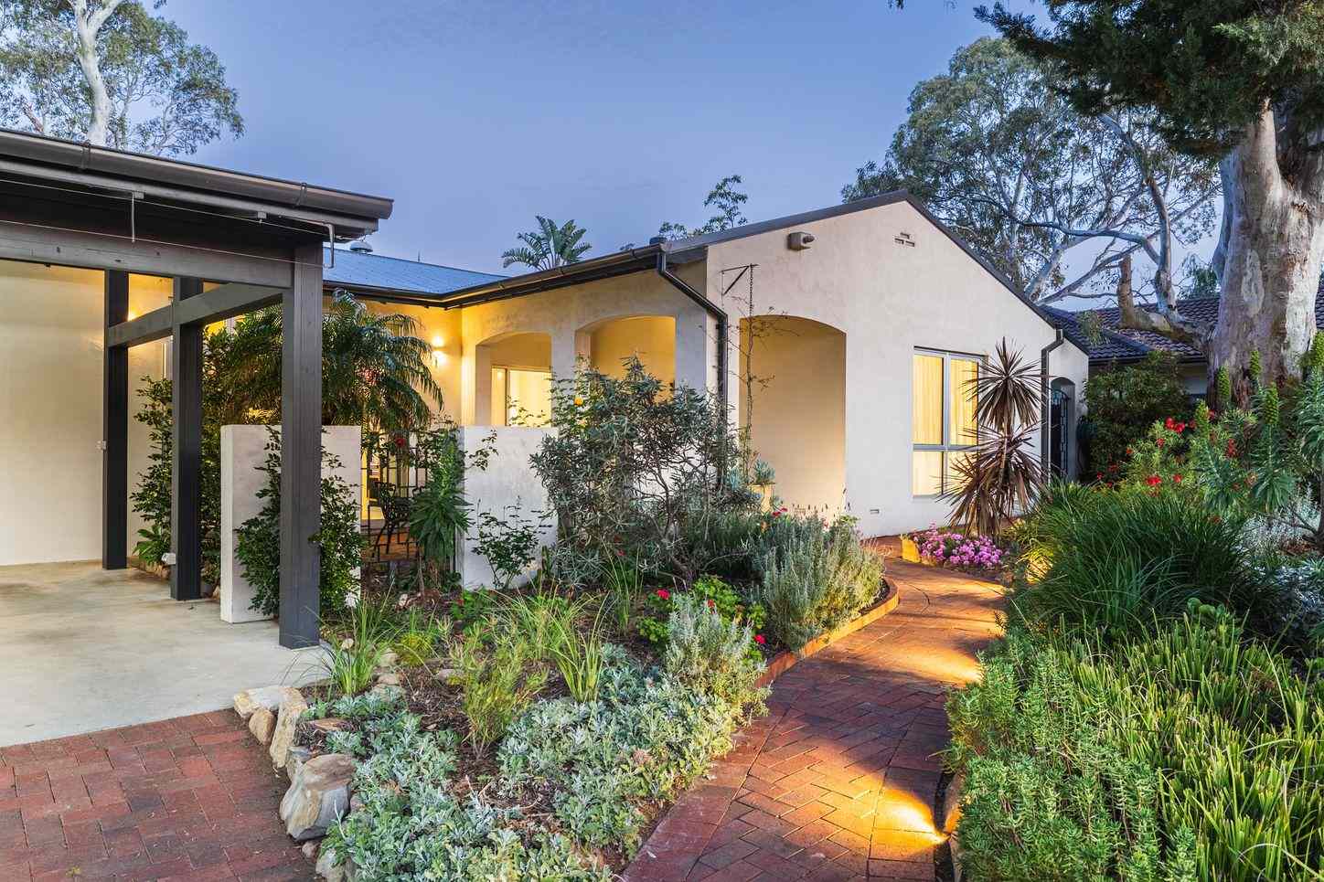 Prop-GPT: House: SA Burnside, SA 5066 4 Warren Street, Burnside, SA 5066 - House for Sale - harcourts.net