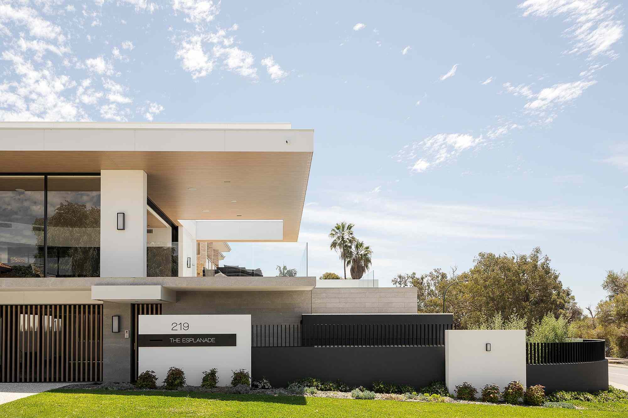 Prop-GPT: House: WA Mount Pleasant, WA 6153 Living, redefined.