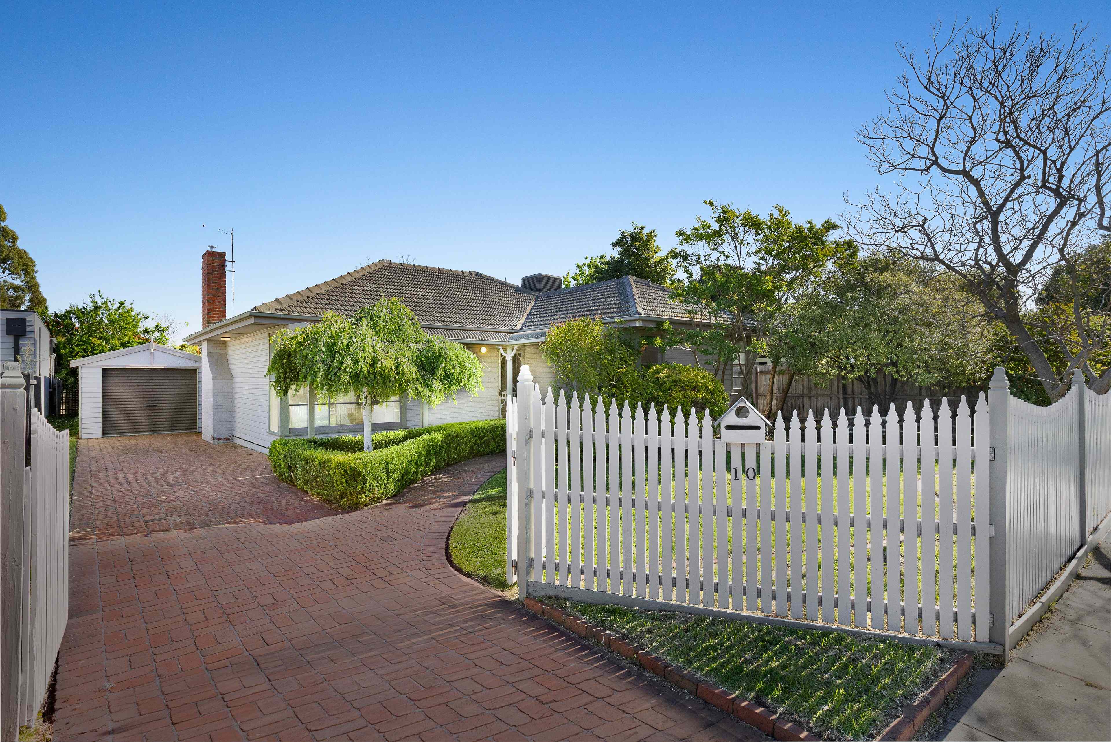 Prop-GPT: House: VIC Oakleigh South, VIC 3167 Tranquil Charm in a Premier Family Pocket