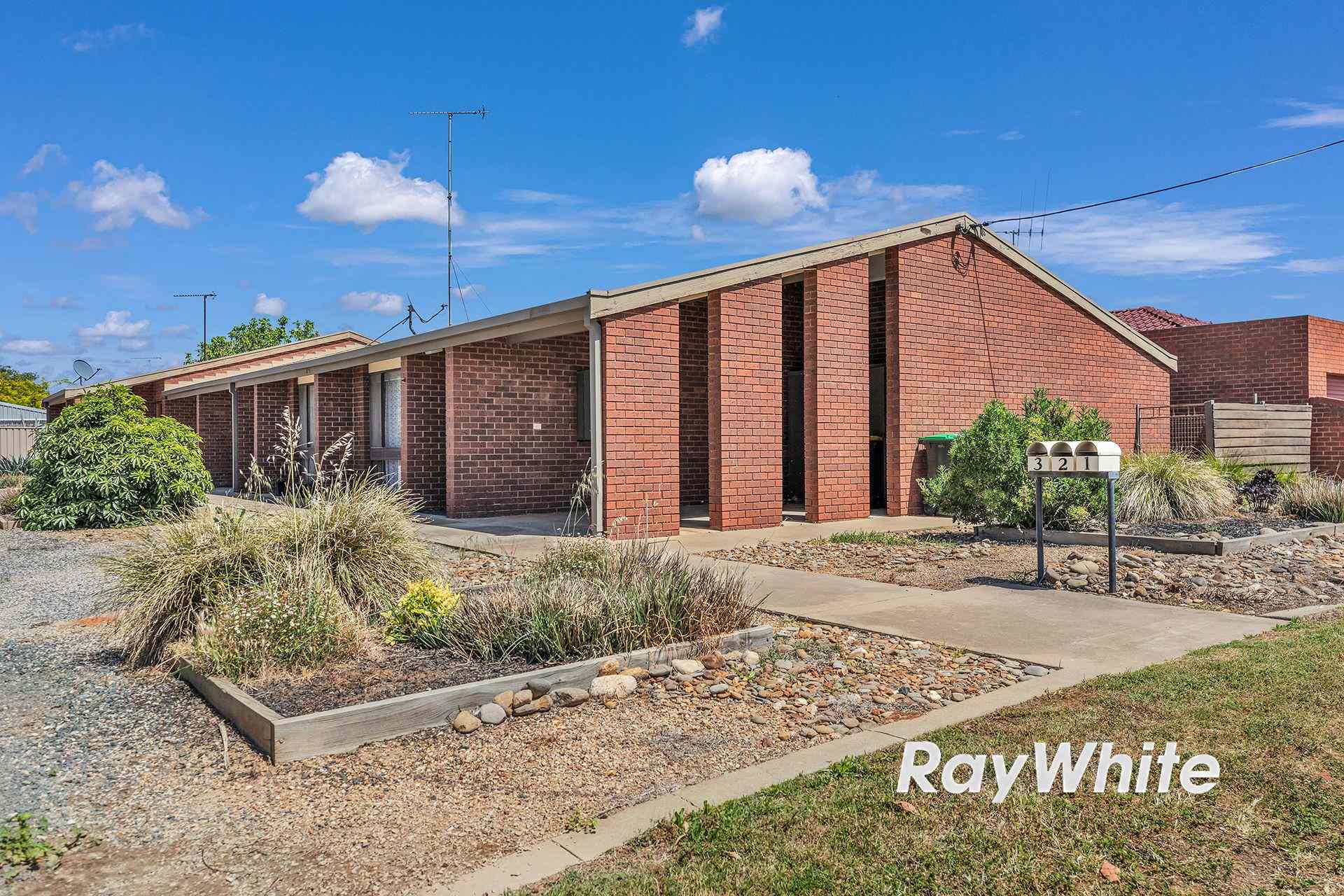 Prop-GPT: DuplexSemi-detached: NSW Moama, NSW 2731 The Trifecta