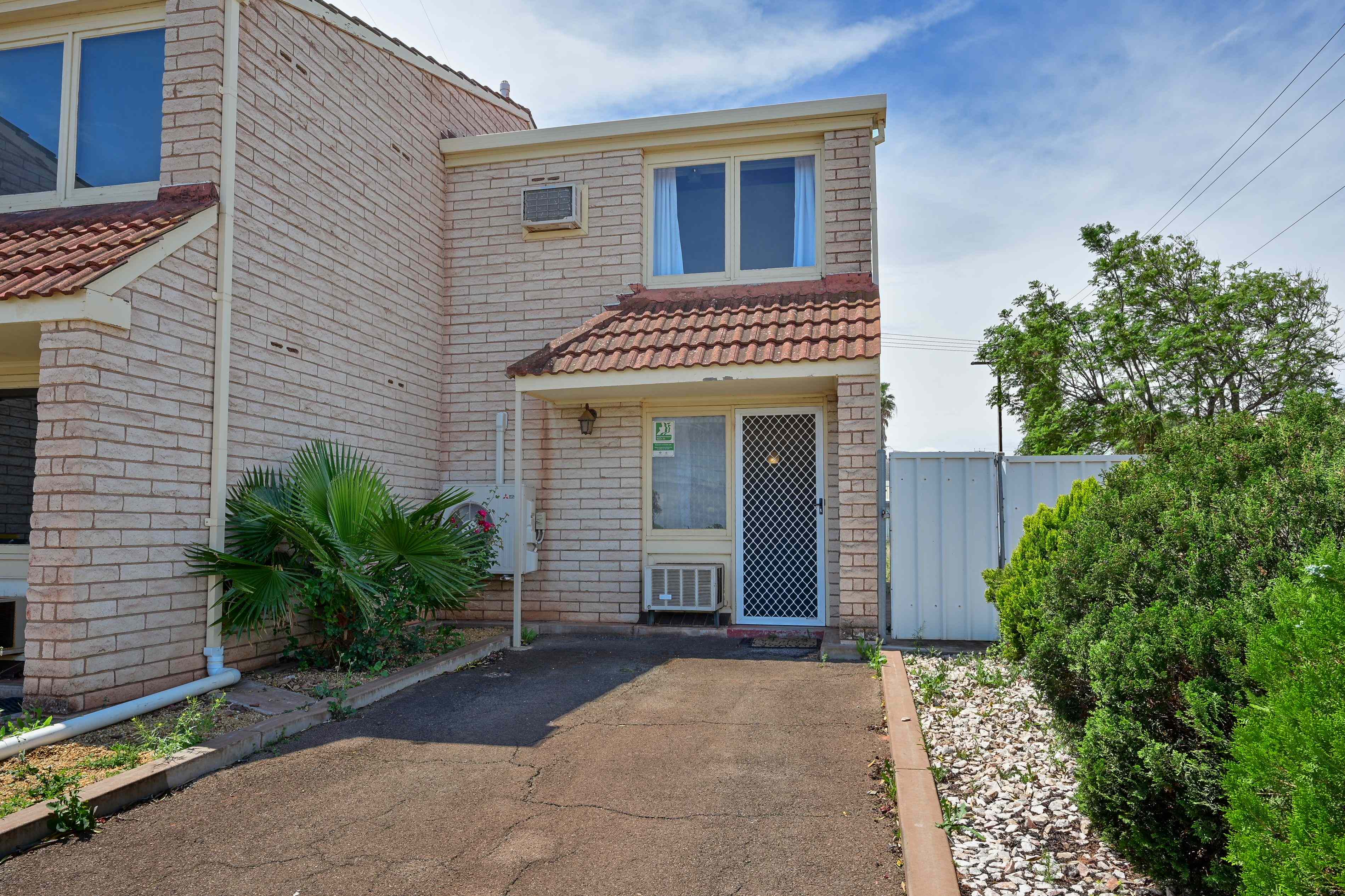 Prop-GPT: Unit: SA Whyalla Playford, SA 5600 Neat & Tidy Two-Storey Unit in a Desirable Location