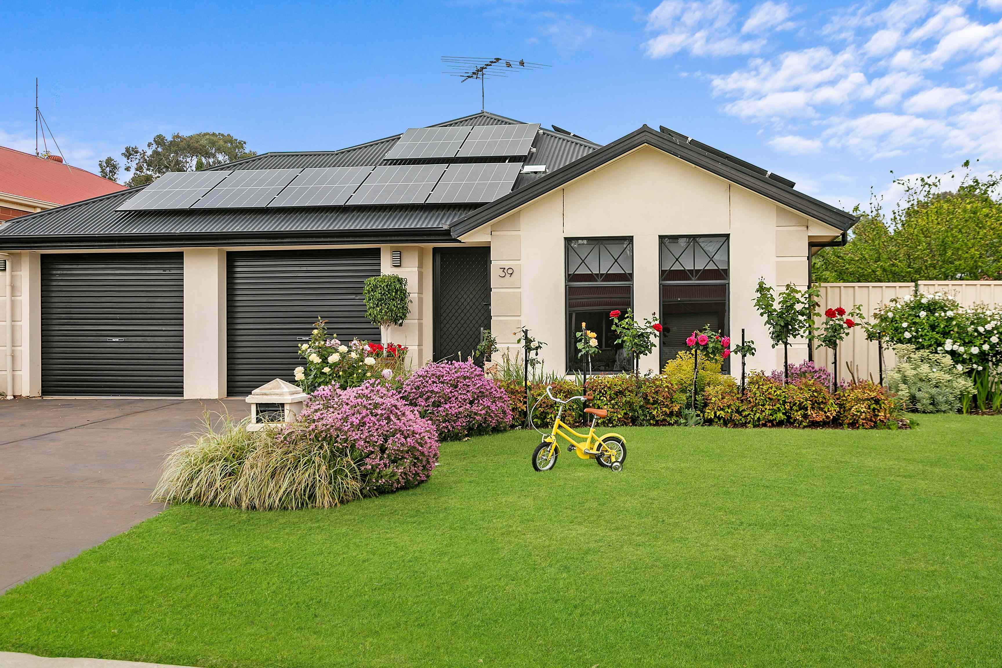 Prop-GPT: House: SA Evanston Park, SA 5116 Beautifully Maintained Family Home with Style, Comfort & Modern Convenience