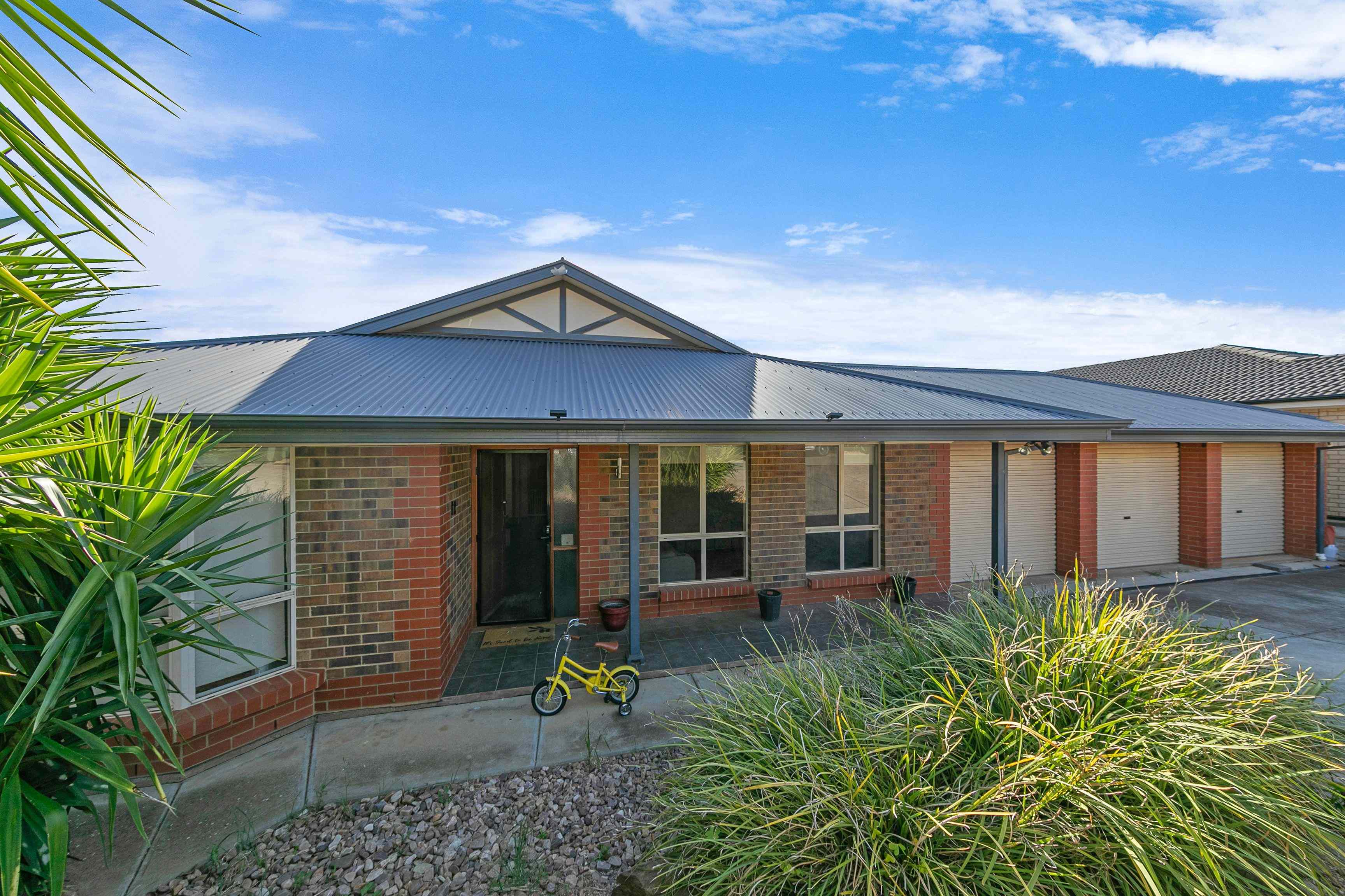 Prop-GPT: House: SA Craigmore, SA 5114 Room to Live, Room to Entertain - Discover Craigmore Comfort!