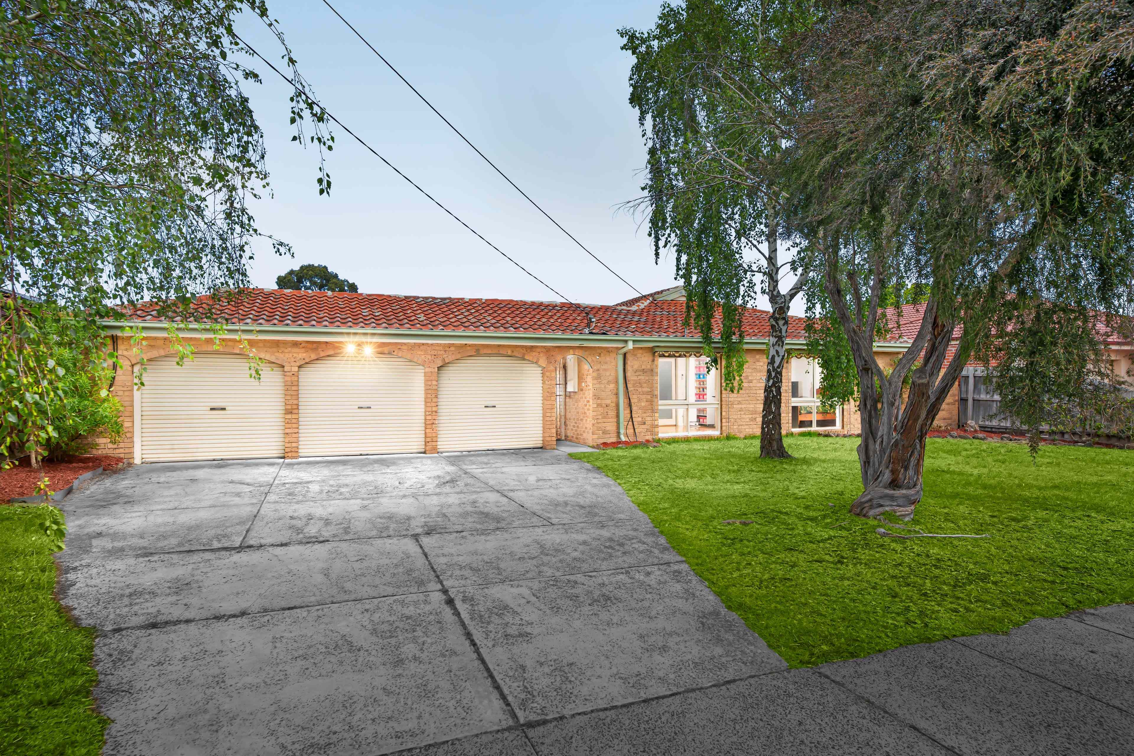 Prop-GPT: House: VIC Clarinda, VIC 3169 Immaculate Family Residence Offering Style, Flexibility & Outdoor Space in Sought After Clarinda