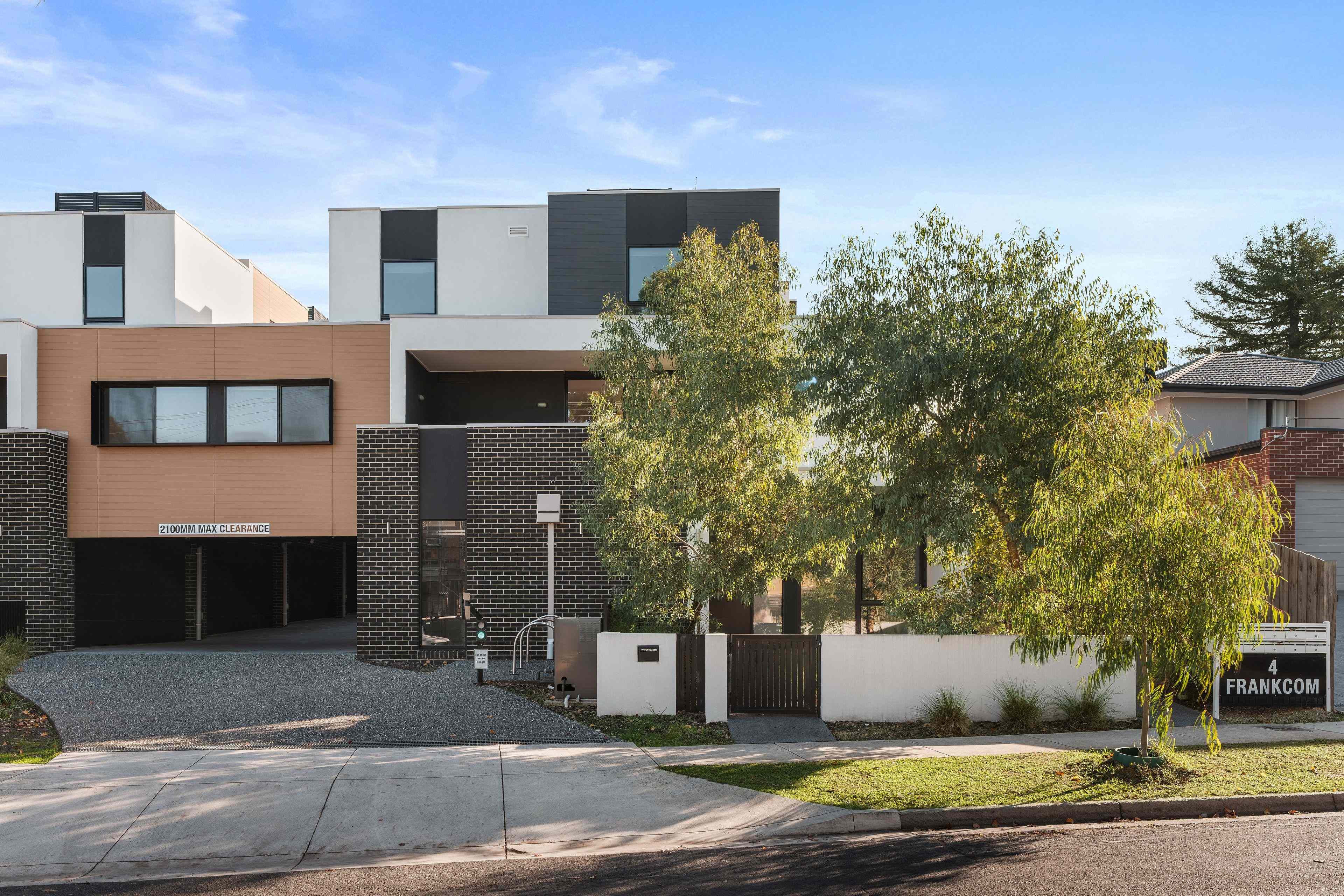 Prop-GPT: Townhouse: VIC Blackburn, VIC 3130 Modern Three-Level Townhouse Offering Space, Style and Convenience