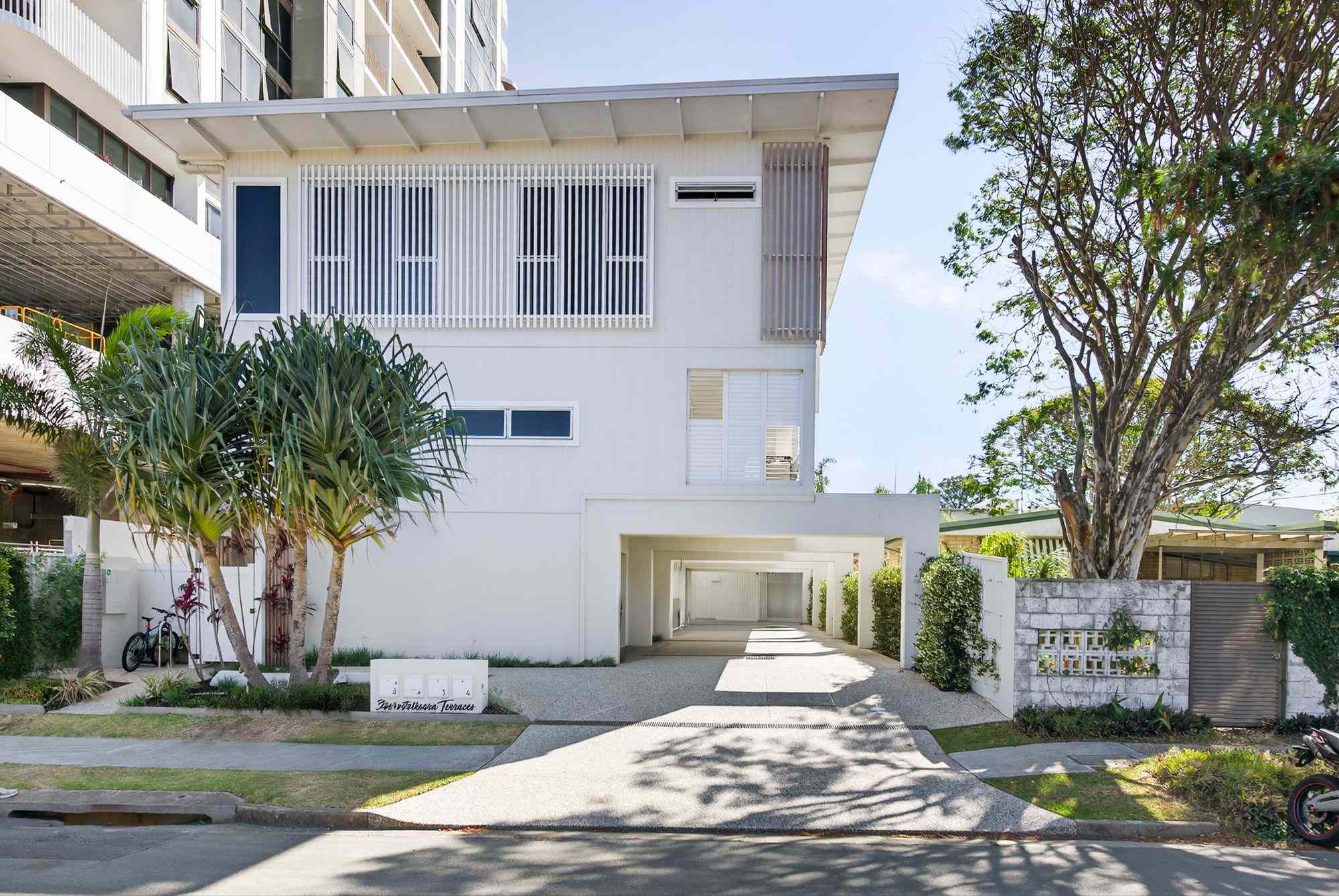 Baby on the Way - Must Sell!: QLD Surfers Paradise, QLD 4217 Townhouse | Prop-GPT the AI-Powered Property Portal