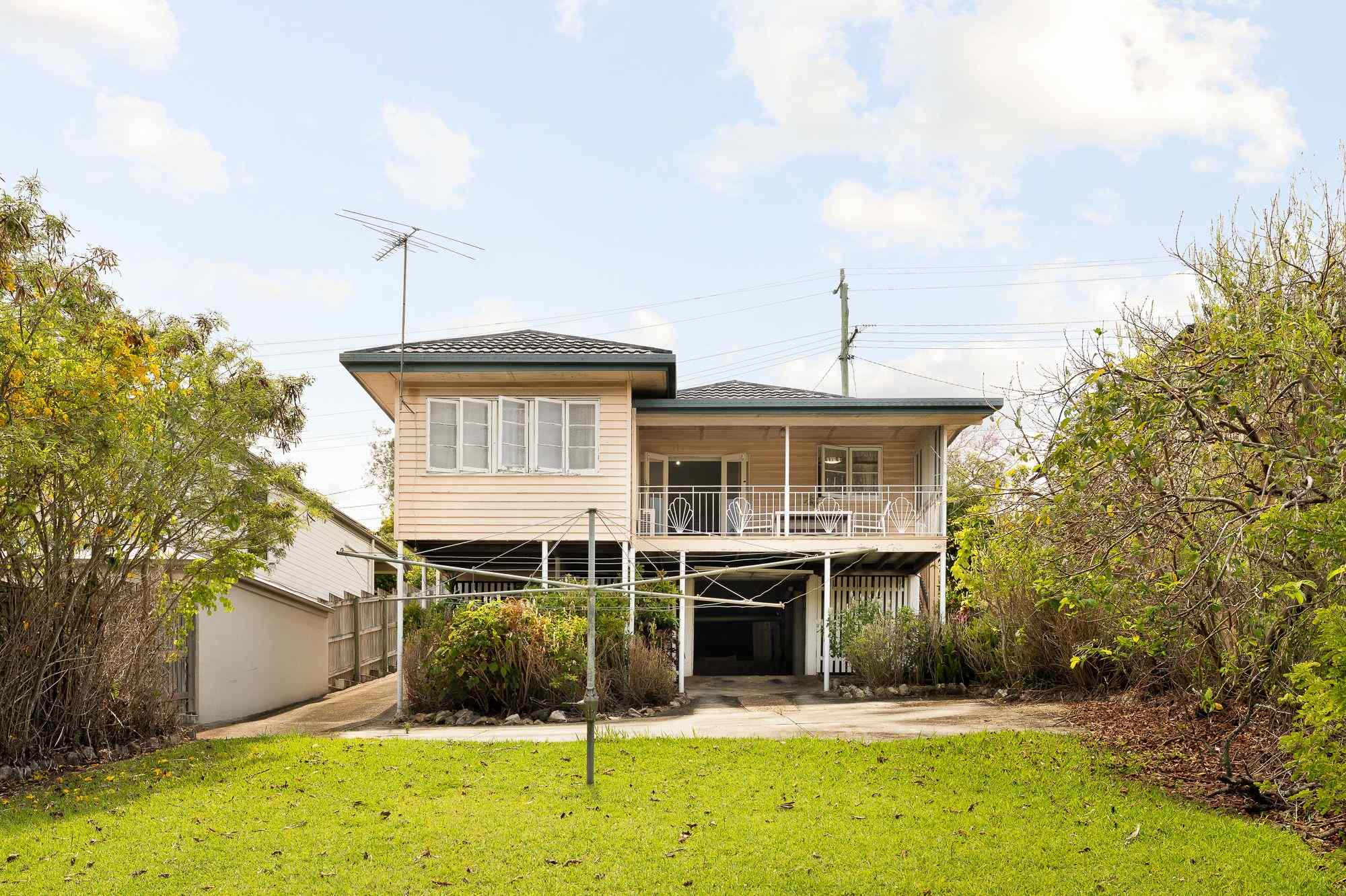 Prop-GPT: House: QLD Greenslopes, QLD 4120 Post-War Property on Rare 774m2 with Endless Opportunities
