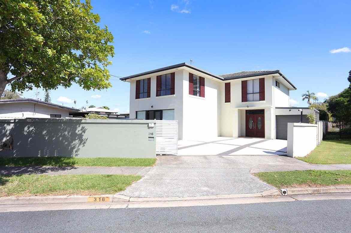 Prop-GPT: House: QLD Hollywell, QLD 4216 QUALITY DUAL LIVING!! CLOSE TO WATER