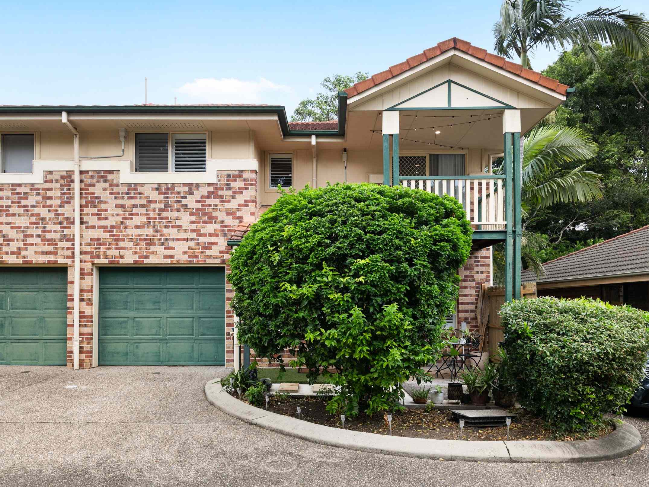 Prop-GPT: House: QLD Balmoral, QLD 4171 Stylish Townhouse Living in the Heart of Balmoral