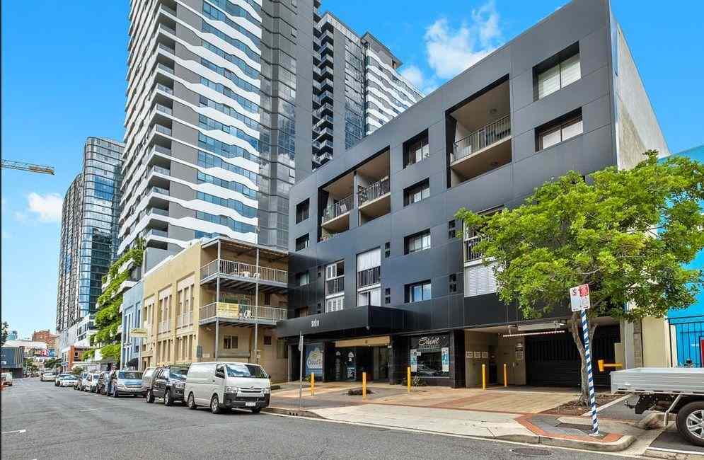 Prop-GPT: Apartment: QLD Fortitude Valley, QLD 4006 Spacious home with central location