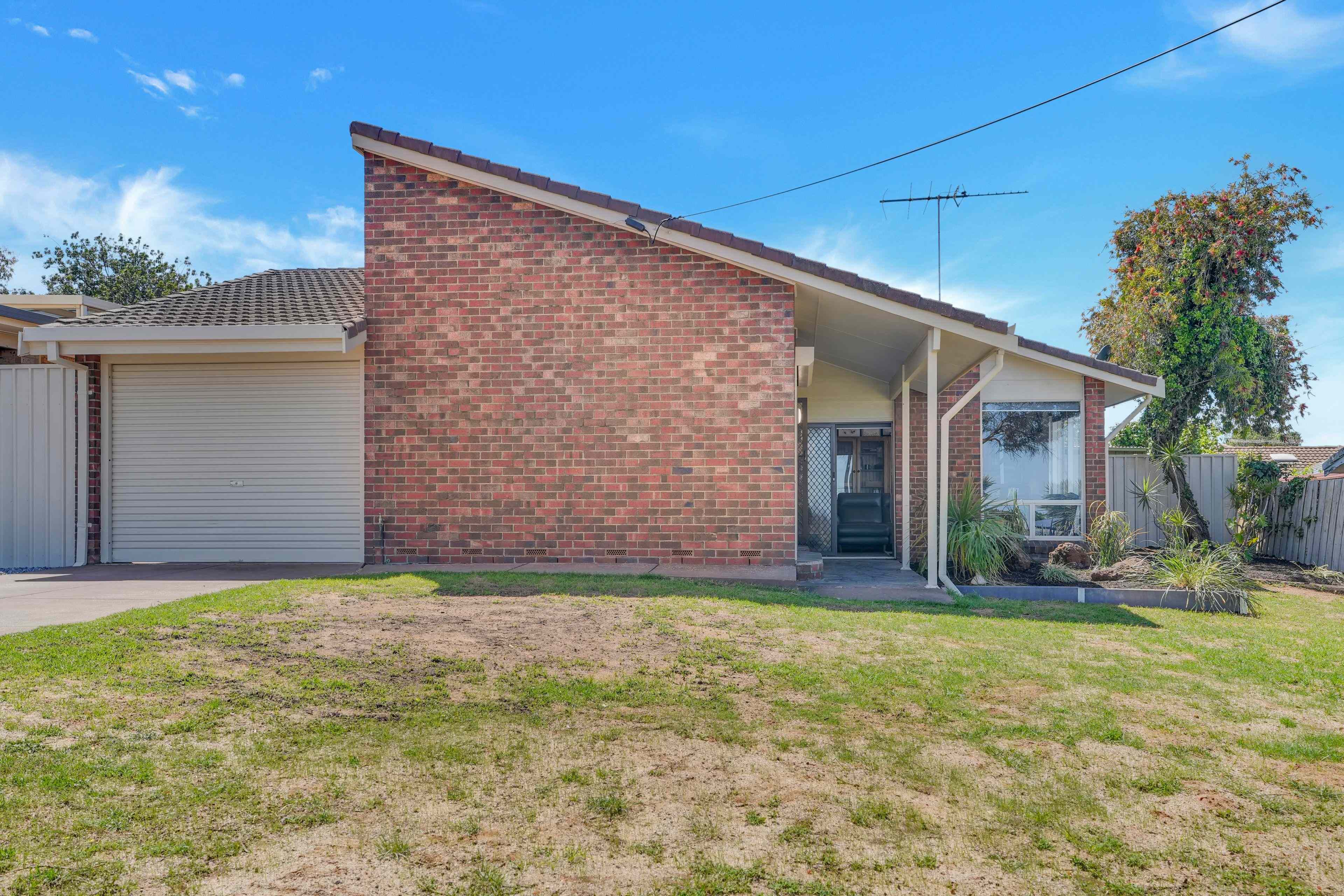 Prop-GPT: House: SA Gawler East, SA 5118 Views to Sweep You Off Your Feet