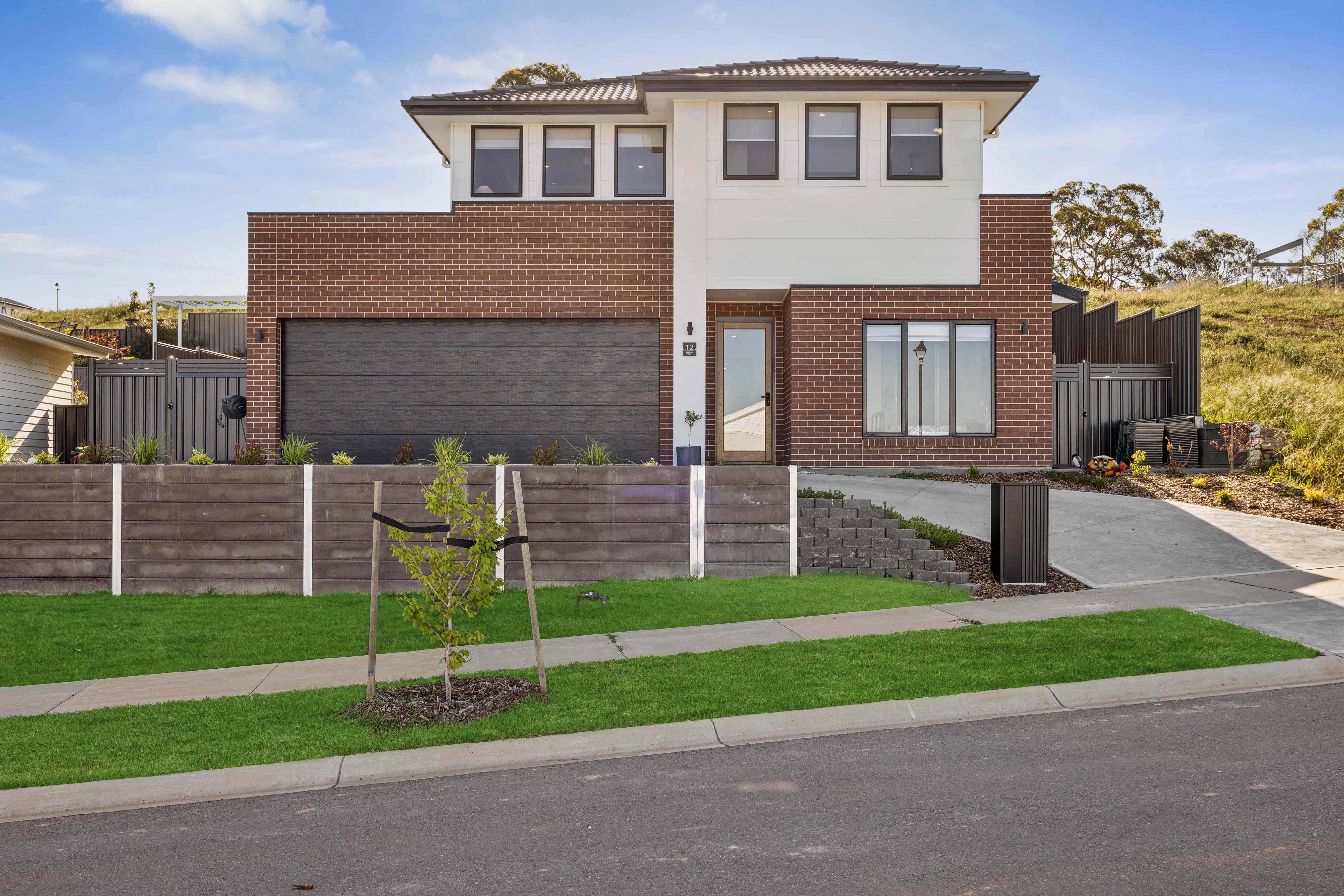 Prop-GPT: House: SA Mount Barker, SA 5251 Luxury Living with Dual Suites