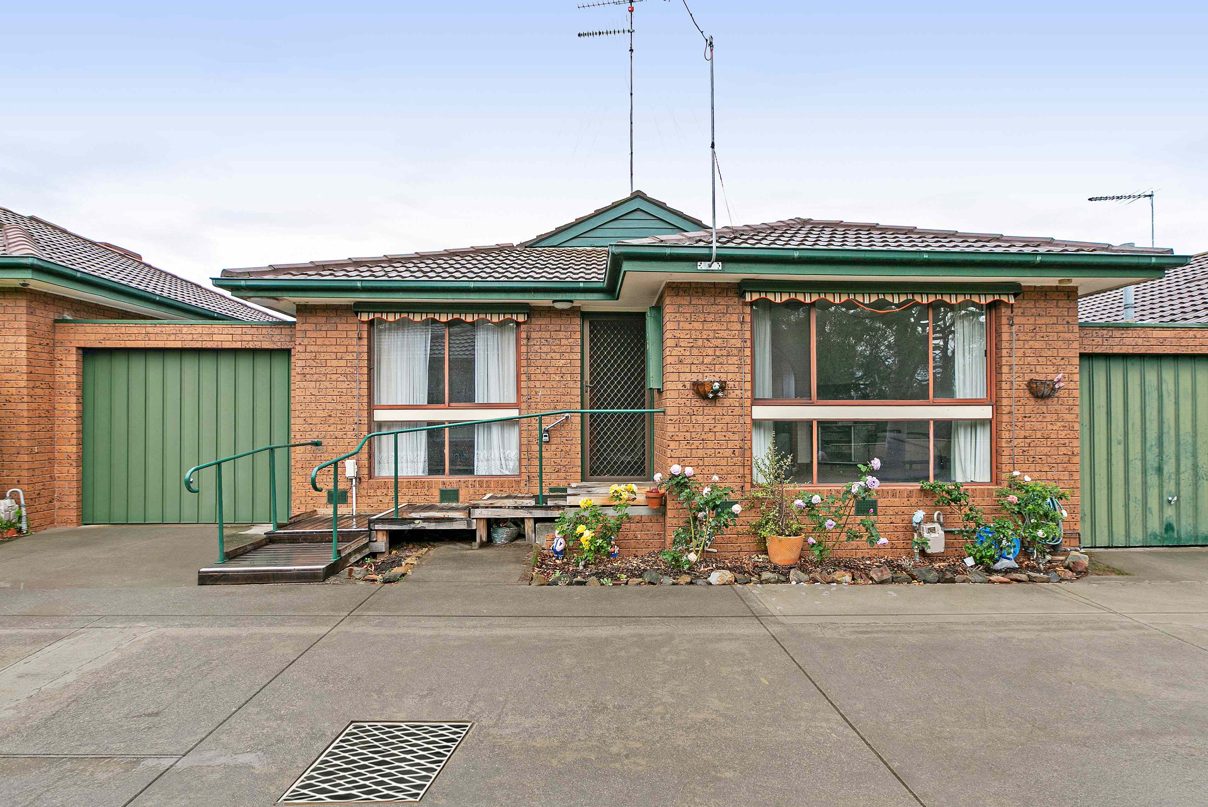 Discover the Perfect Lakeside Lifestyle at 6/27 Lake Street, Reservoir: VIC Reservoir, VIC 3073 Unit | Prop-GPT the AI-Powered Property Portal