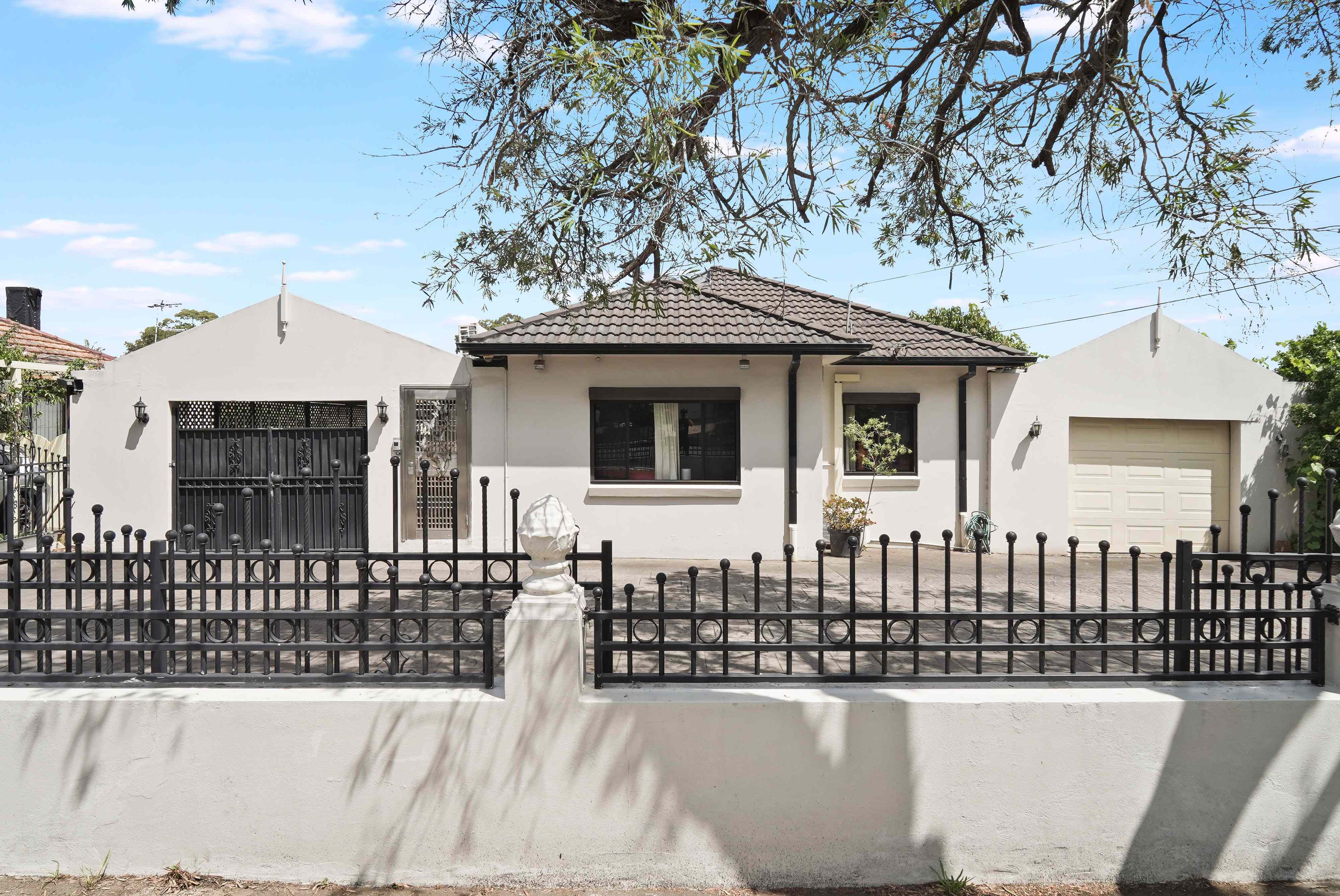 Prop-GPT: House: NSW Chester Hill, NSW 2162 Full Brick Dual Accommodation on 689.2sqm | 18.2m Frontage | R3 Zoning