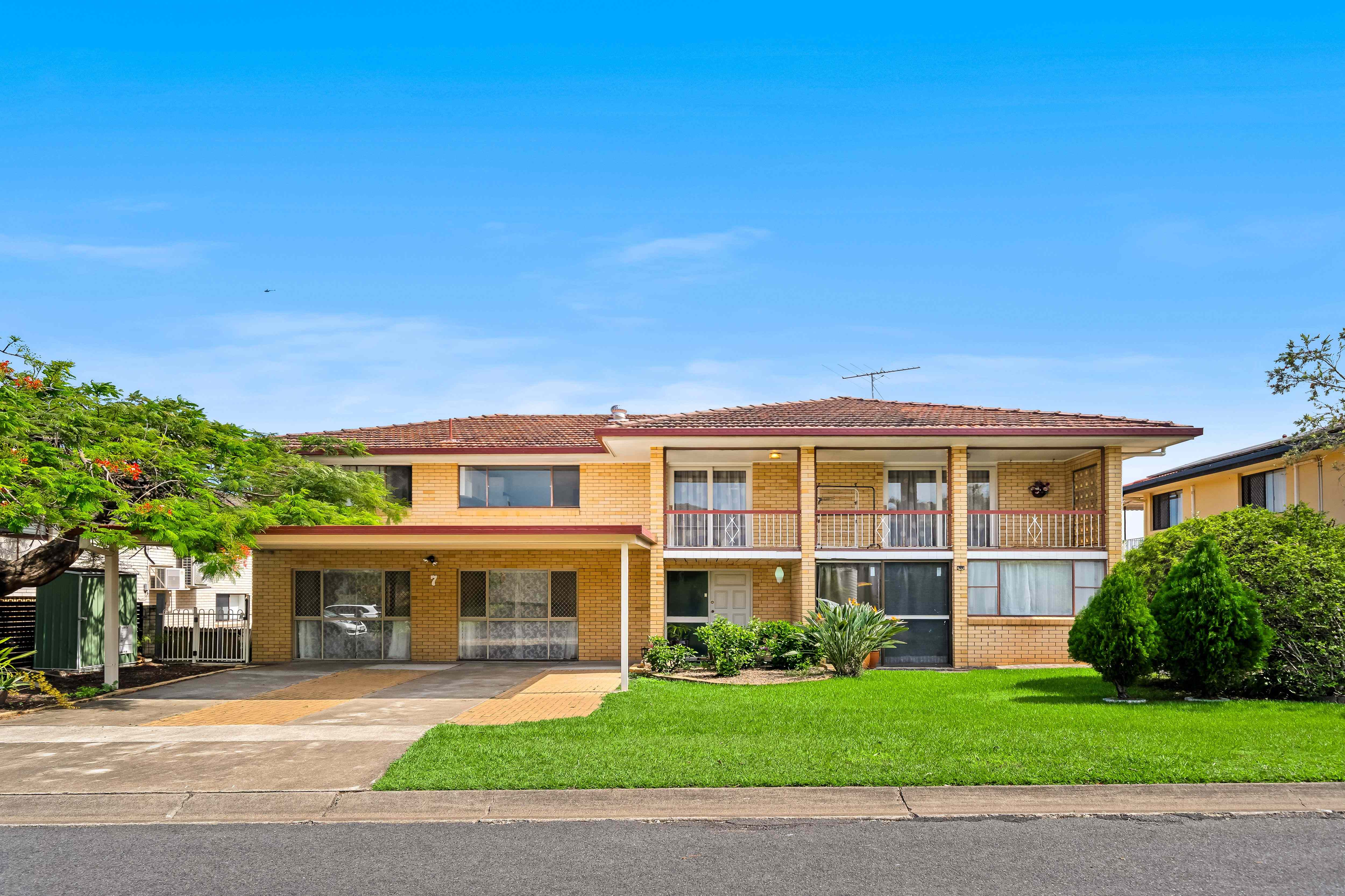 Expansive 6-Bedroom Home with Multiple Living Areas and Endless Possibilities: QLD Macgregor, QLD 4109 House | Prop-GPT the AI-Powered Property Portal