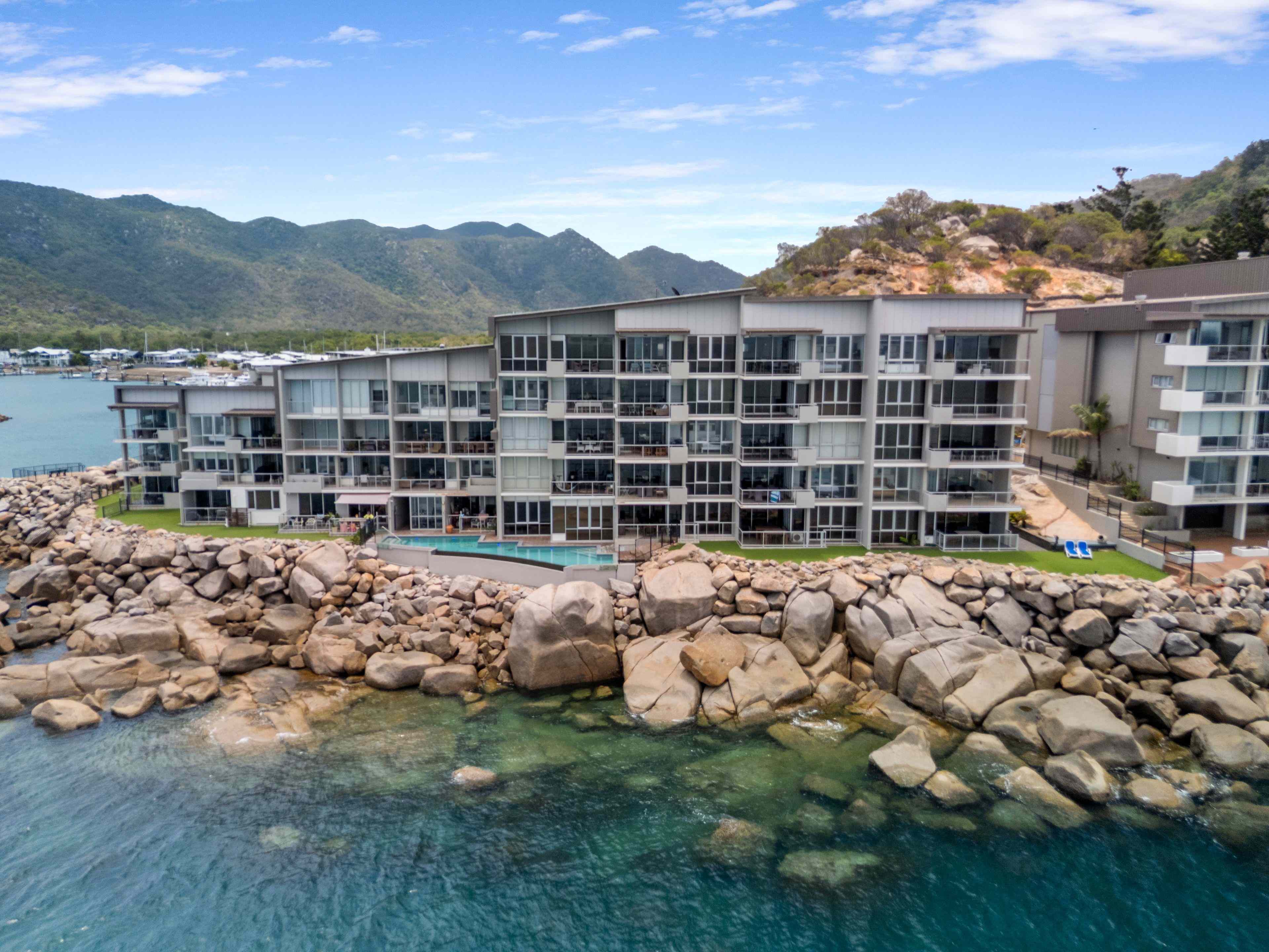 Prop-GPT: Apartment: QLD Nelly Bay, QLD 4819 Prestigious Oceanfront Apartment