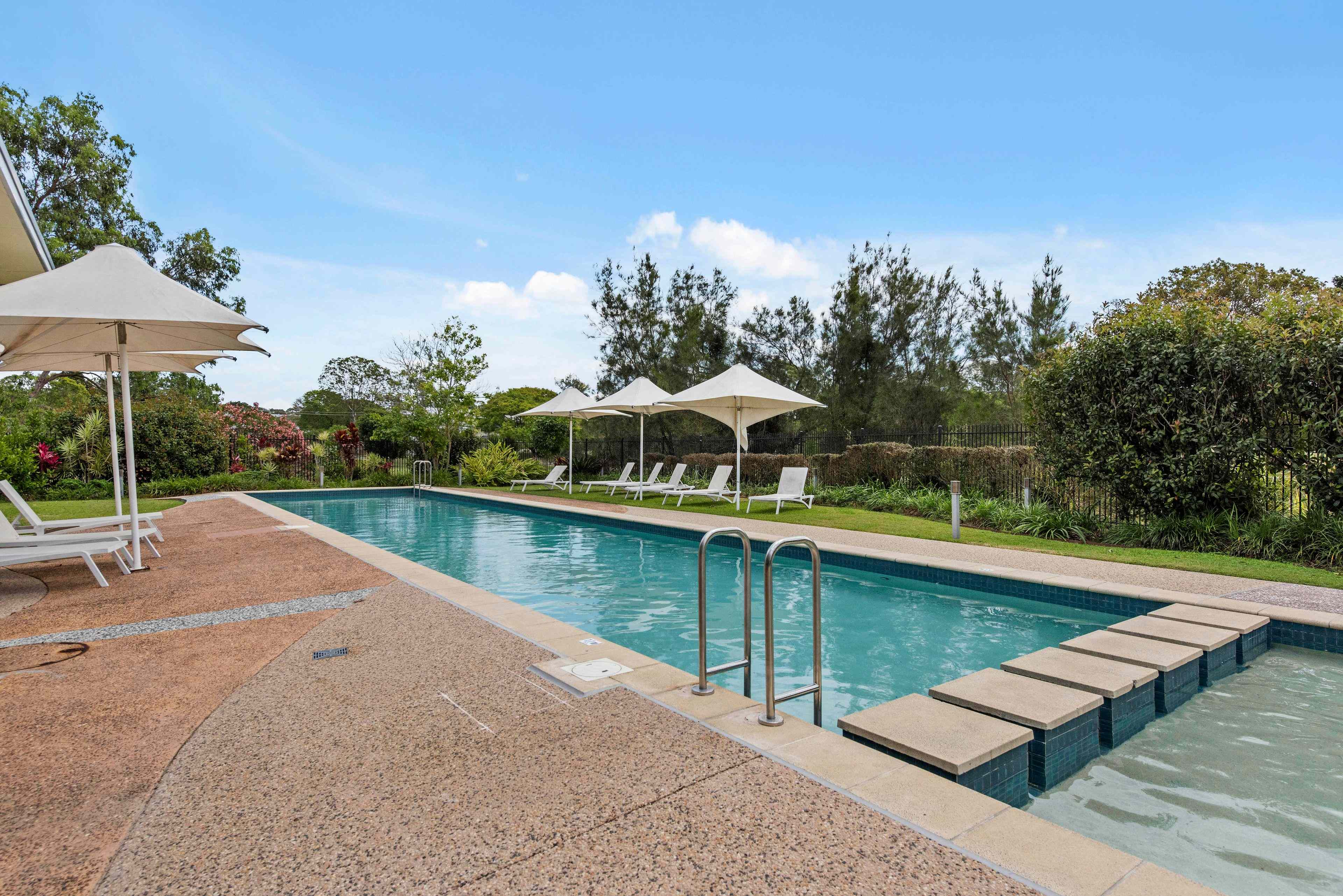 Prop-GPT: Apartment: QLD Sherwood, QLD 4075 TRANQUIL TOP-FLOOR RETREAT IN 'PARKLANDS AT SHERWOOD