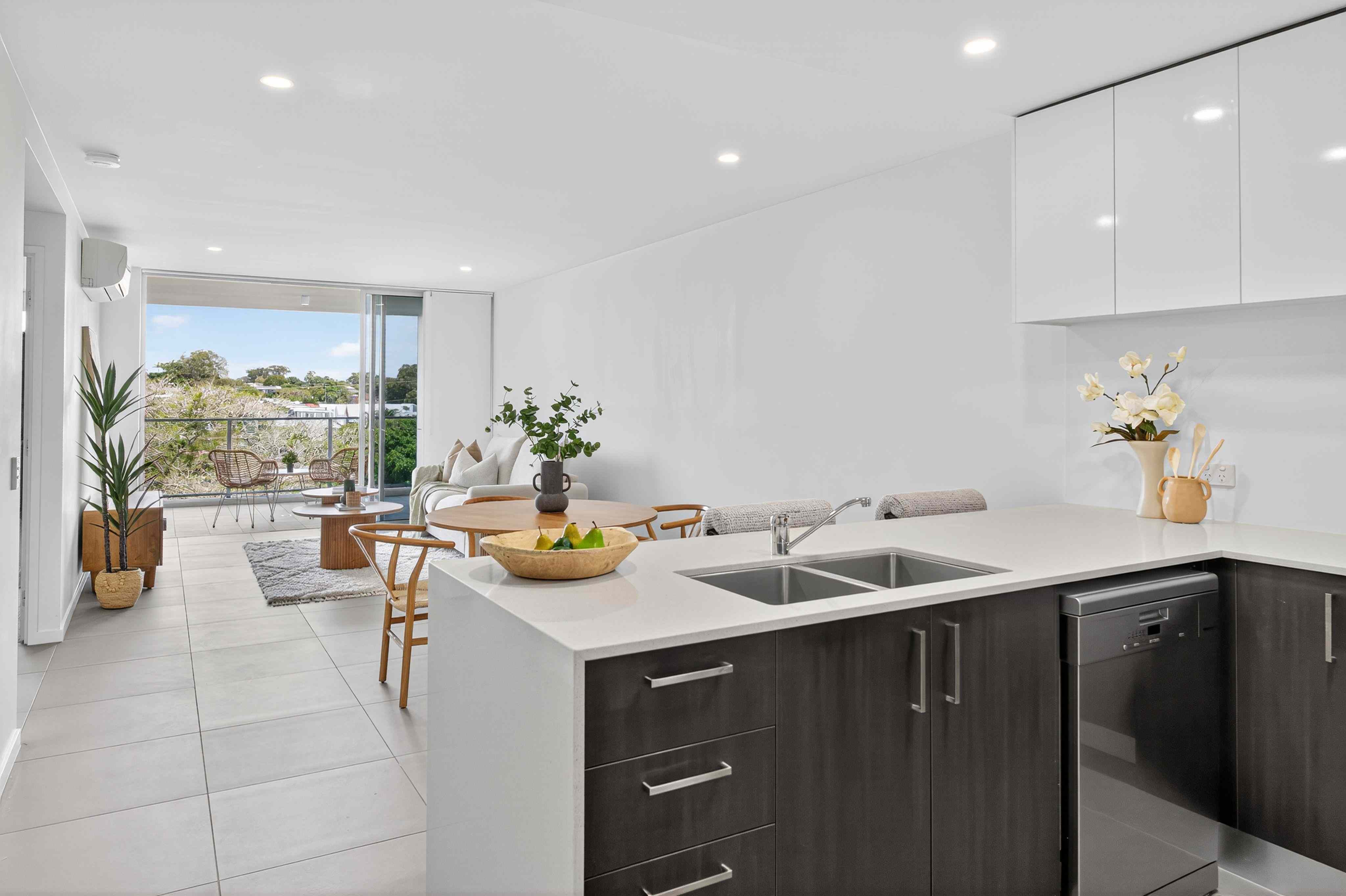 Prop-GPT: Apartment: QLD Southport, QLD 4215 Contemporary Living in the Heart of Southport