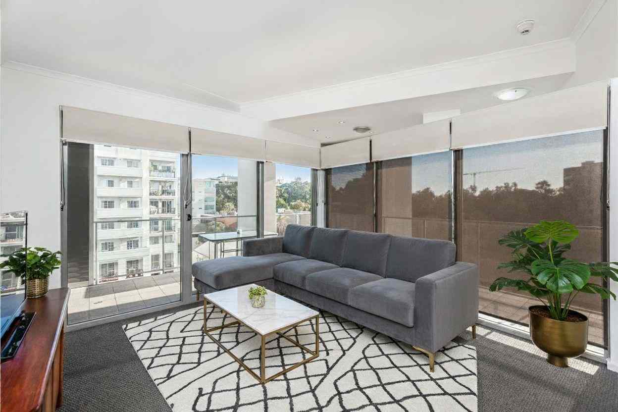 Prop-GPT: Apartment: WA West Perth, WA 6005 Luxury, Location and Lush Green Views