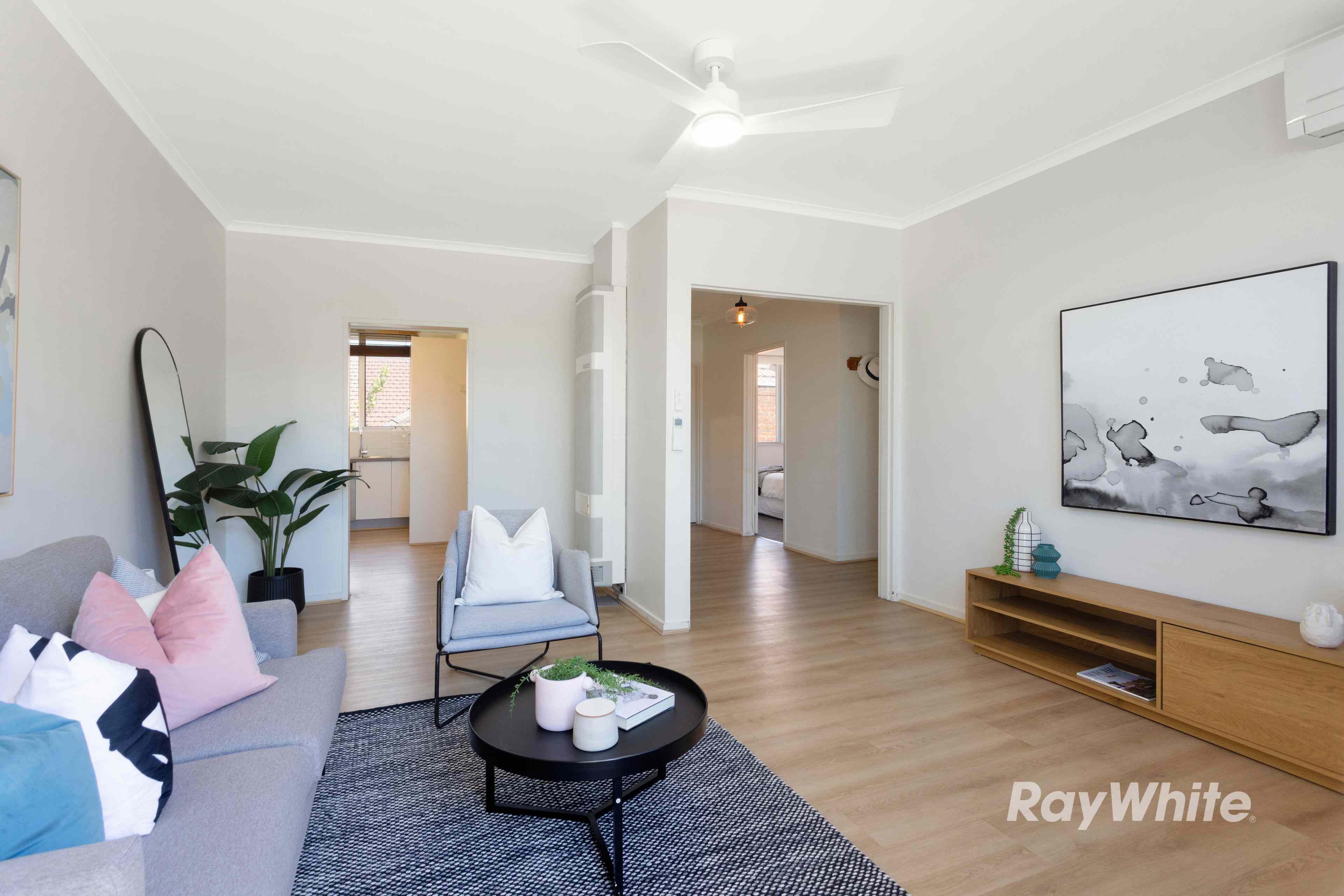 Prop-GPT: Apartment: VIC Elwood, VIC 3184 Modern Apartment with Idyllic Surrounds