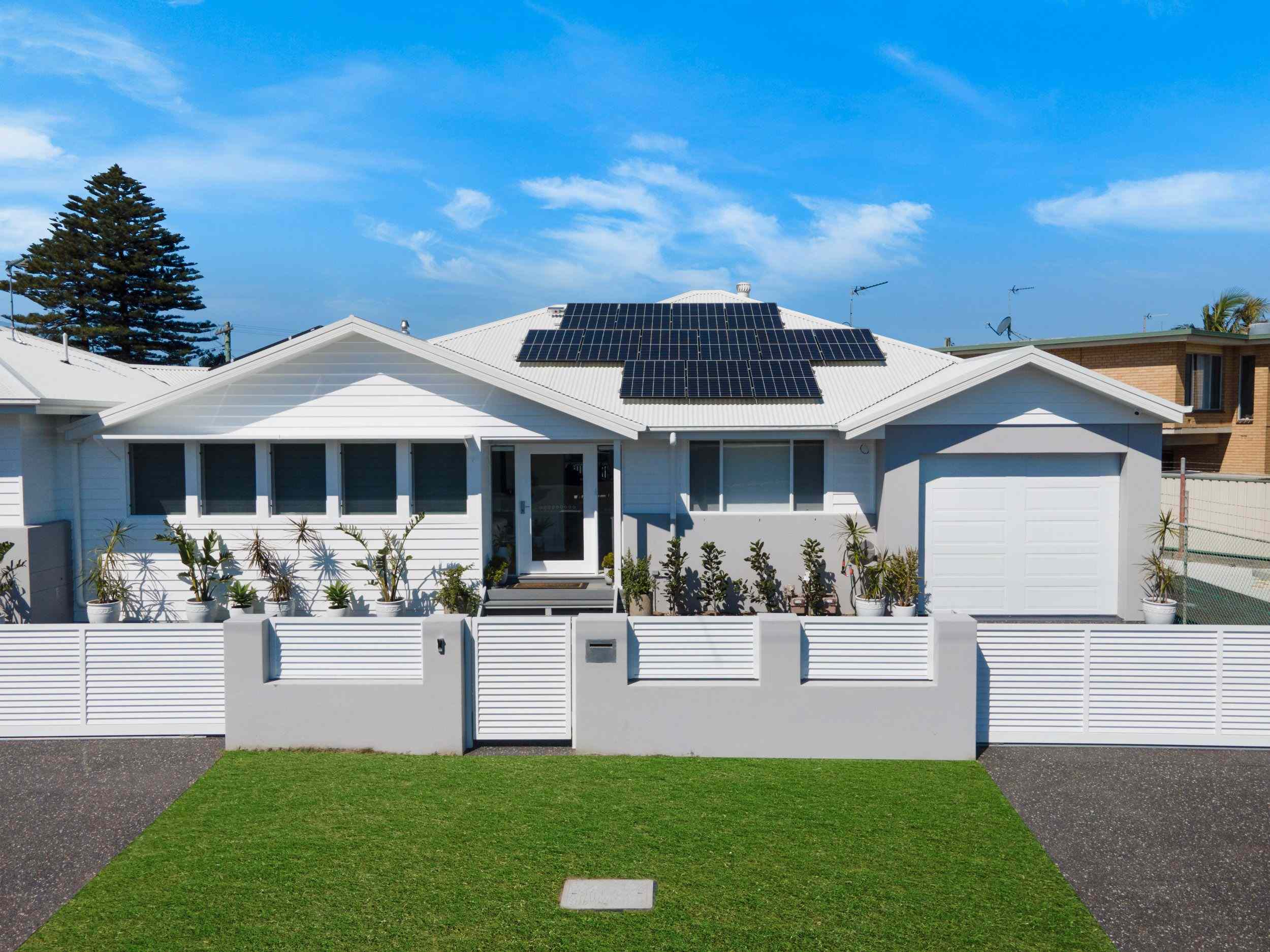 Modern Lakeside Dual Living: NSW Lake Illawarra, NSW 2528 House | Prop-GPT the AI-Powered Property Portal