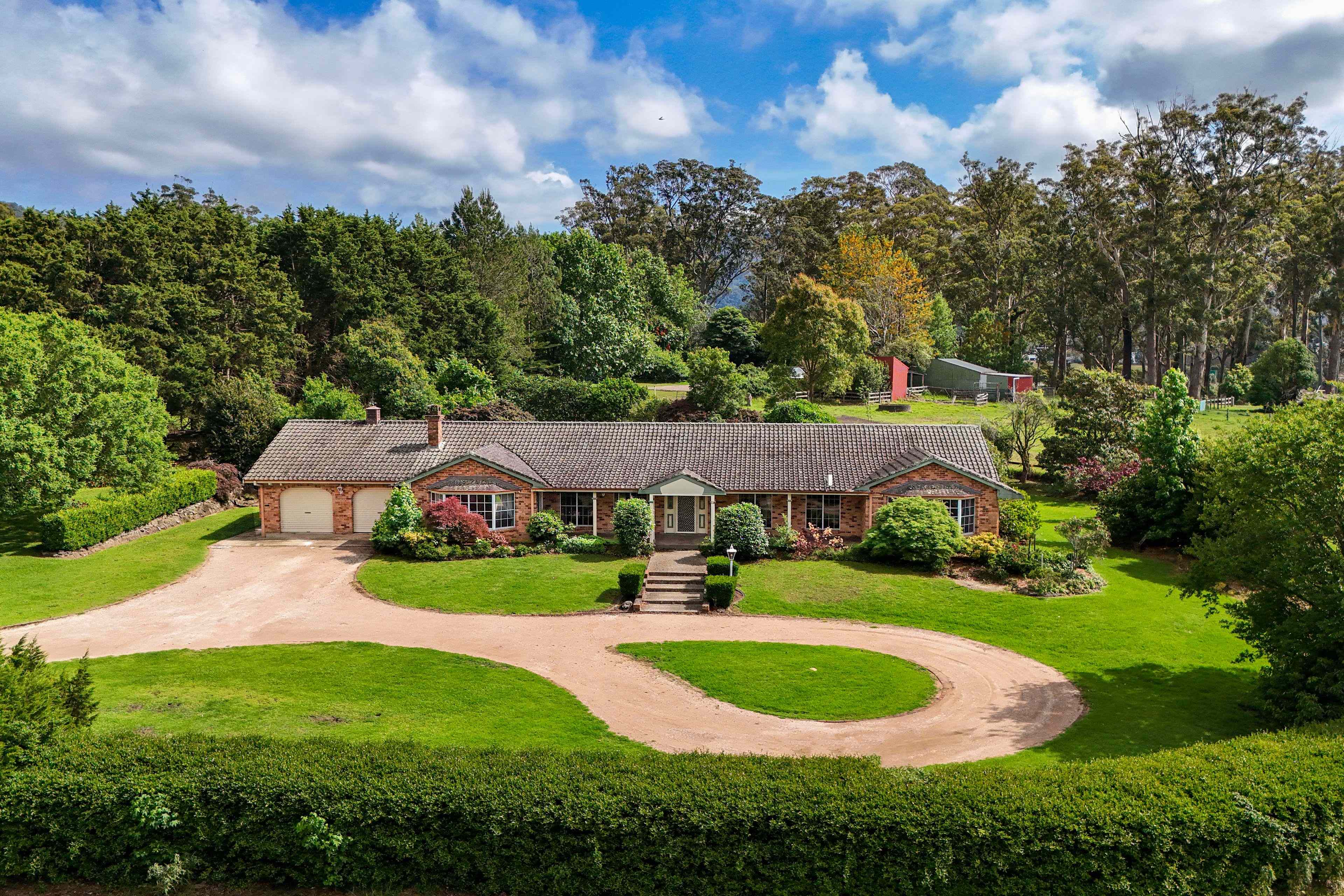 Prop-GPT: Lifestyle: NSW Berry, NSW 2535 Your Country Canvas or Rural Renovators Dream