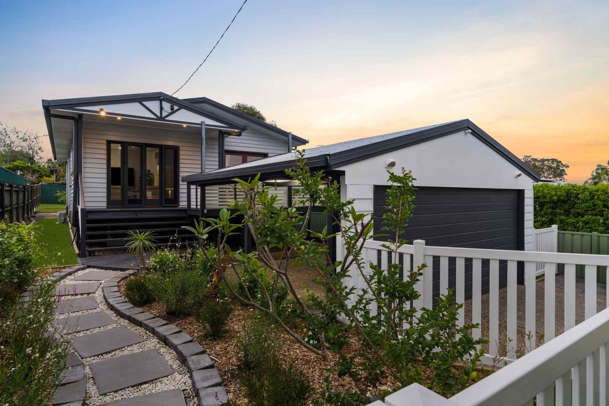 Prop-GPT: House: QLD Eight Mile Plains, QLD 4113 Charming Family Home