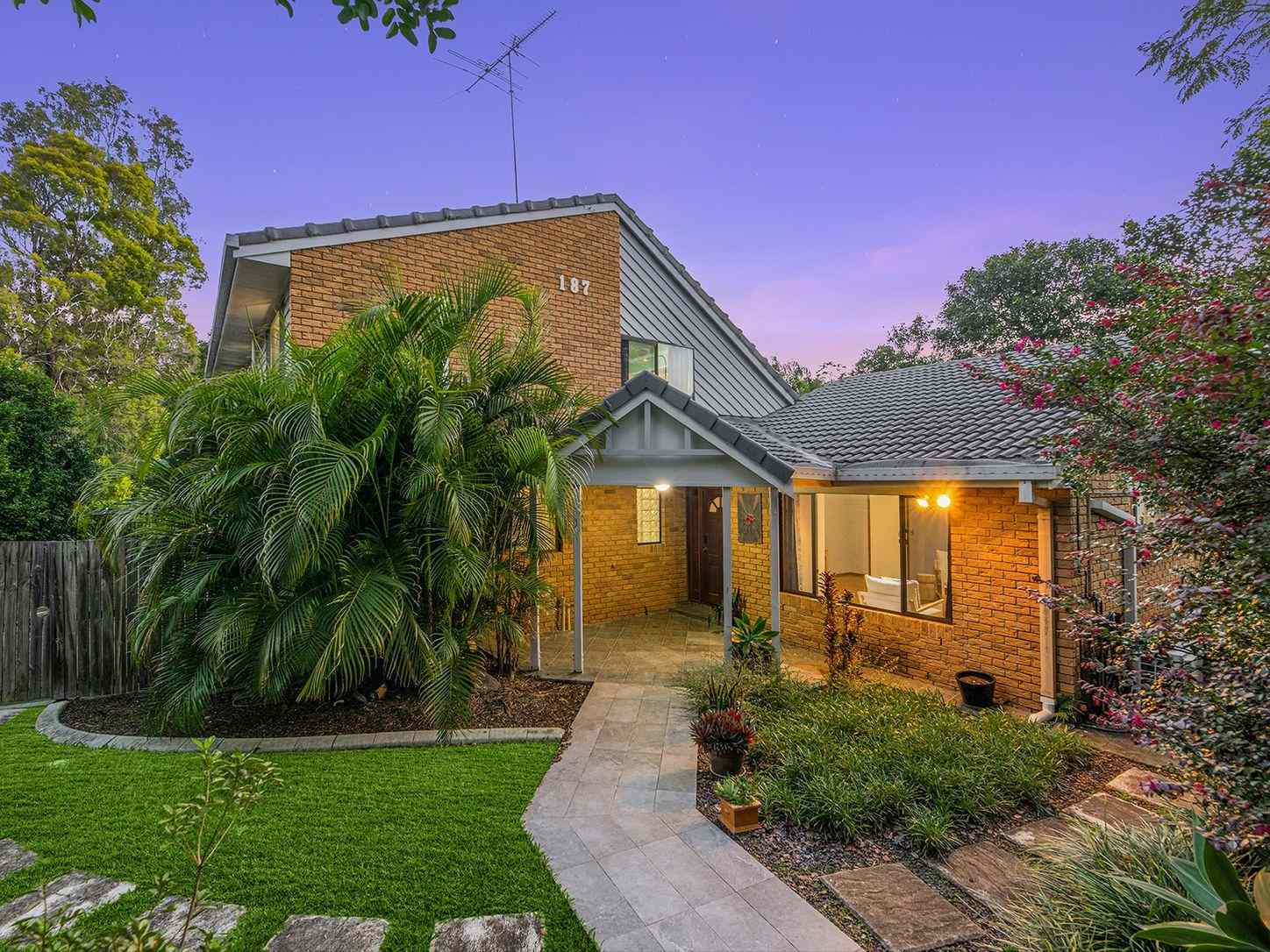 Prop-GPT: House: QLD Mount Ommaney, QLD 4074 187 Arrabri Avenue, MOUNT OMMANEY, QLD 4074 - House for Sale - harcourts.net