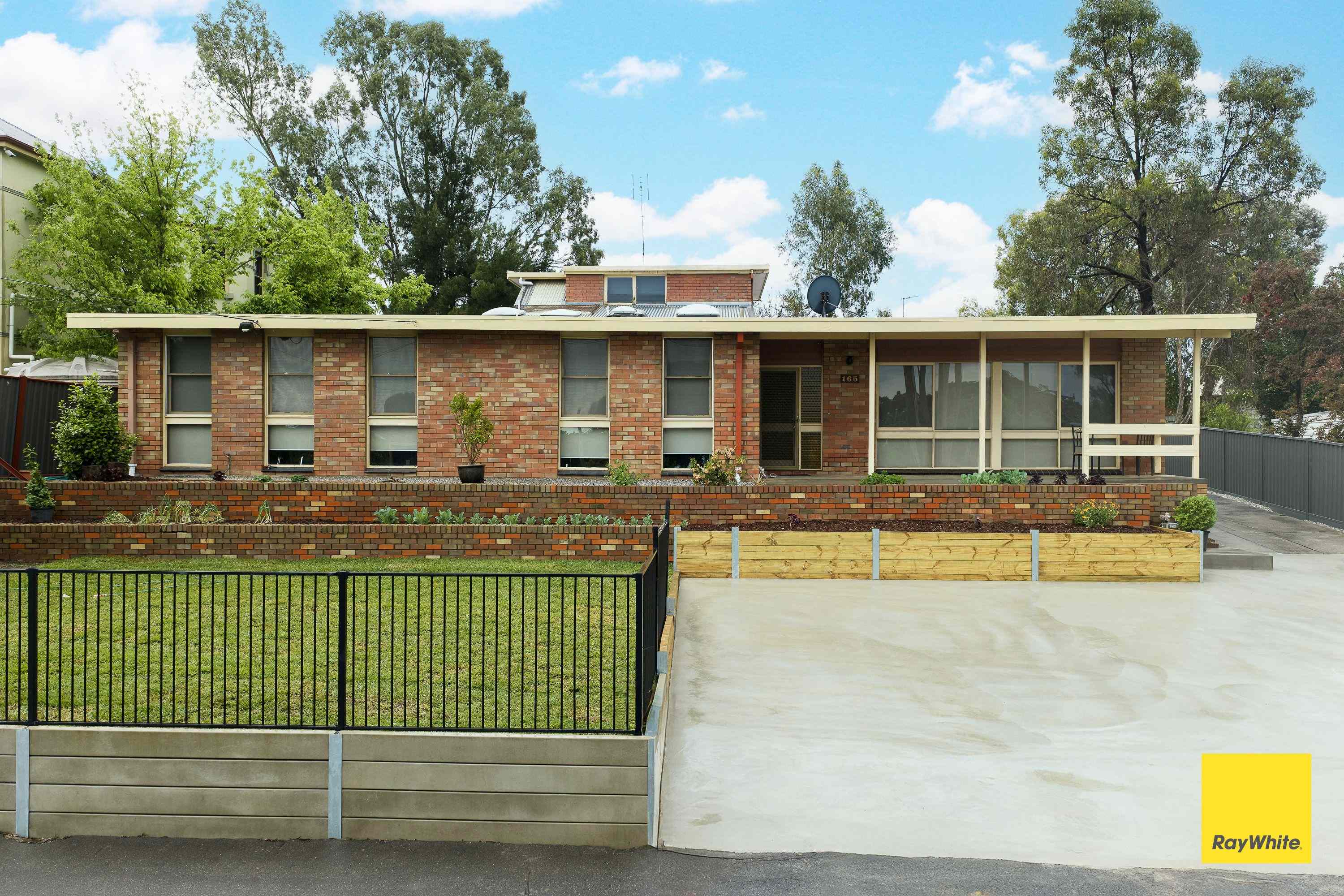 Rare Dual-Living Opportunity in Kennington: VIC Kennington, VIC 3550 House | Prop-GPT the AI-Powered Property Portal