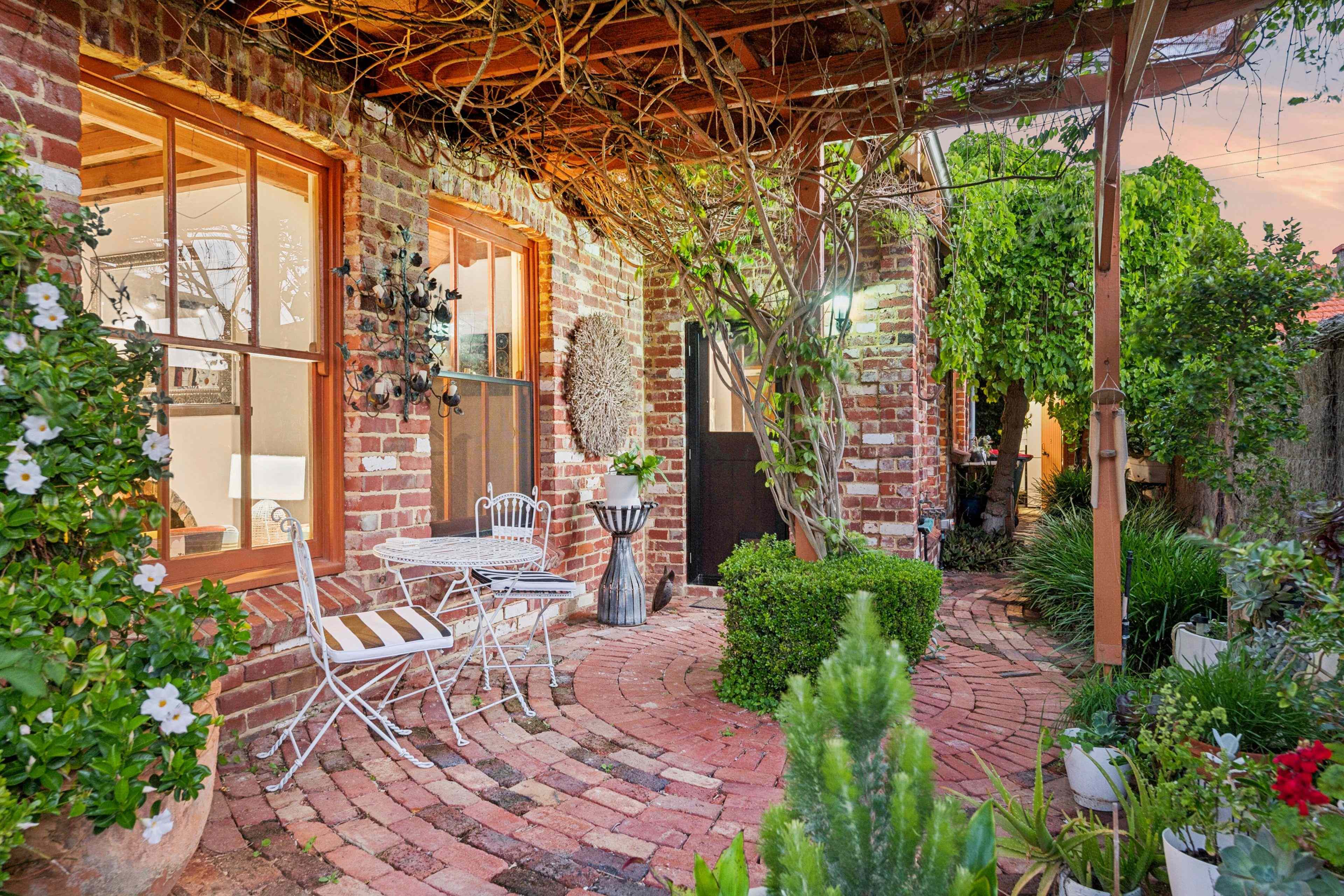 Offers by 21 November: WA Fremantle, WA 6160 Townhouse | Prop-GPT the AI-Powered Property Portal