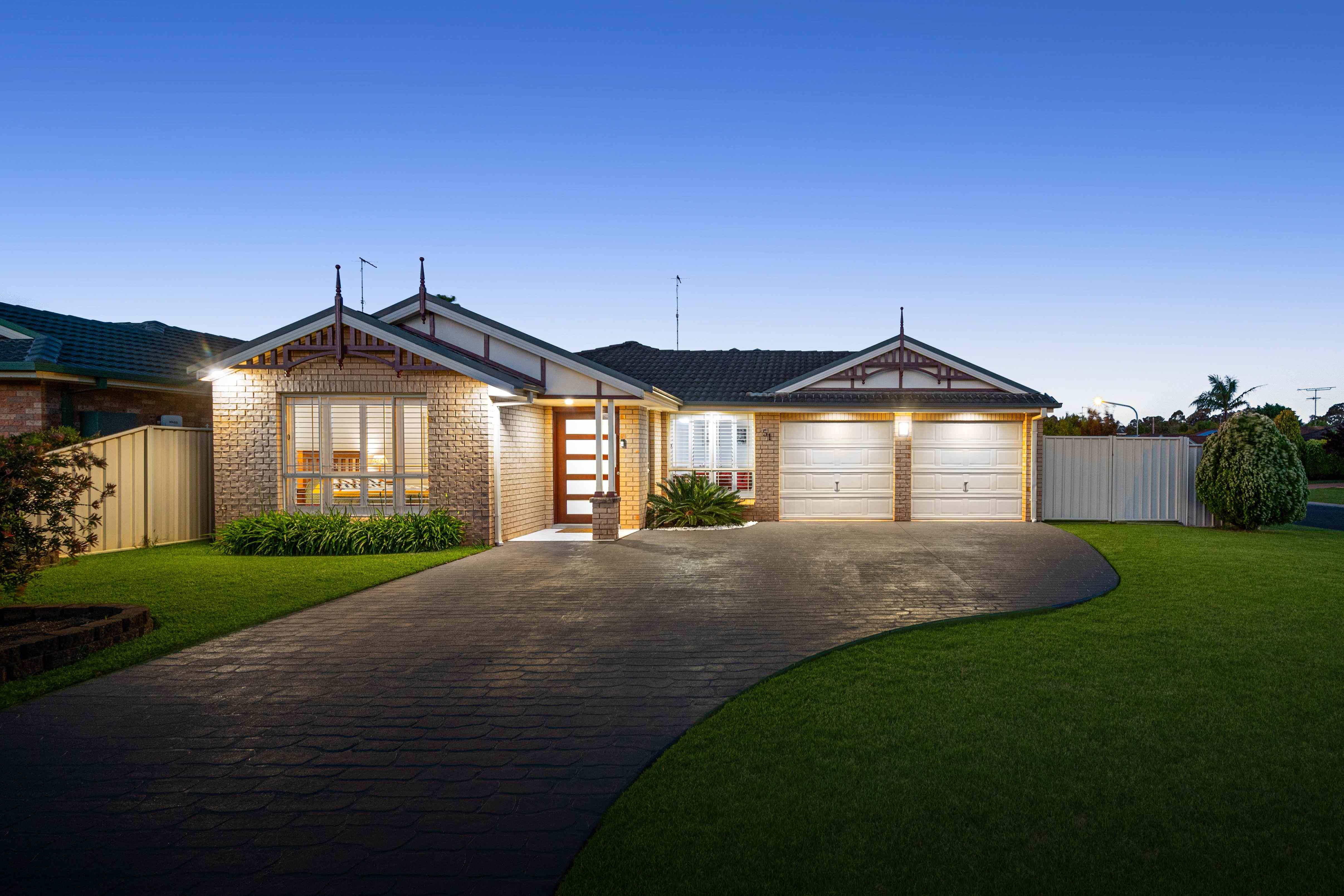 FOUR BEDROOM FAMILY ENTERTAINER! 600SQM! CORNER BLOCK!: NSW Rosemeadow, NSW 2560 House | Prop-GPT the AI-Powered Property Portal