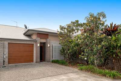 Lowset Golf Course Living in a Boutique Complex: QLD Windaroo, QLD 4207 Townhouse | Prop-GPT the AI-Powered Property Portal