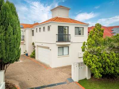 A SENSATIONAL POSITION AND A PHENOMENAL FLOOR PLAN!!!: QLD Varsity Lakes, QLD 4227 Townhouse | Prop-GPT the AI-Powered Property Portal