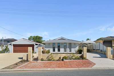 STYLISH COASTAL HOME WITH A STUDIO & EXCEPTIONAL PARKING SPACE: WA Kallaroo, WA 6025 House | Prop-GPT the AI-Powered Property Portal