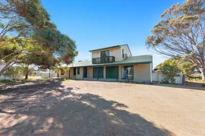 Large 4 Bedroom Home on whopping 4578m2 Allotment: SA Moonta Bay, SA 5558 House | Prop-GPT the AI-Powered Property Portal