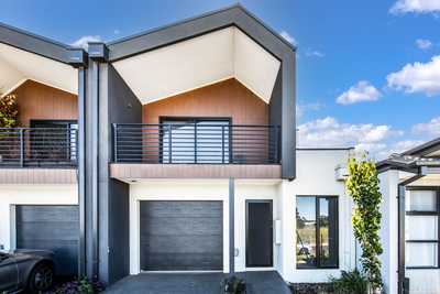 Modern Living in a Prime Fraser Rise Location:   Townhouse | Prop-GPT the AI-Powered Property Portal