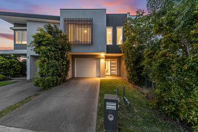 STYLISH TOWNHOUSE & CONVENIENT LOCALE -  NO BODY CORP!: VIC Pakenham, VIC 3810 House | Prop-GPT the AI-Powered Property Portal
