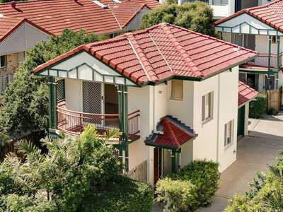 FREESTANDING TOWNHOUSE WITH LIFESTYLE CONVENIENCE: QLD Sherwood, QLD 4075 House | Prop-GPT the AI-Powered Property Portal