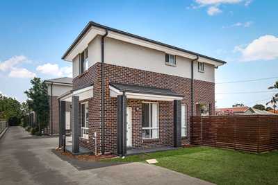 STREET FACING & FREE STANDING 3 BEDROOM TOWNHOUSE: NSW Oxley Park, NSW 2760 House | Prop-GPT the AI-Powered Property Portal