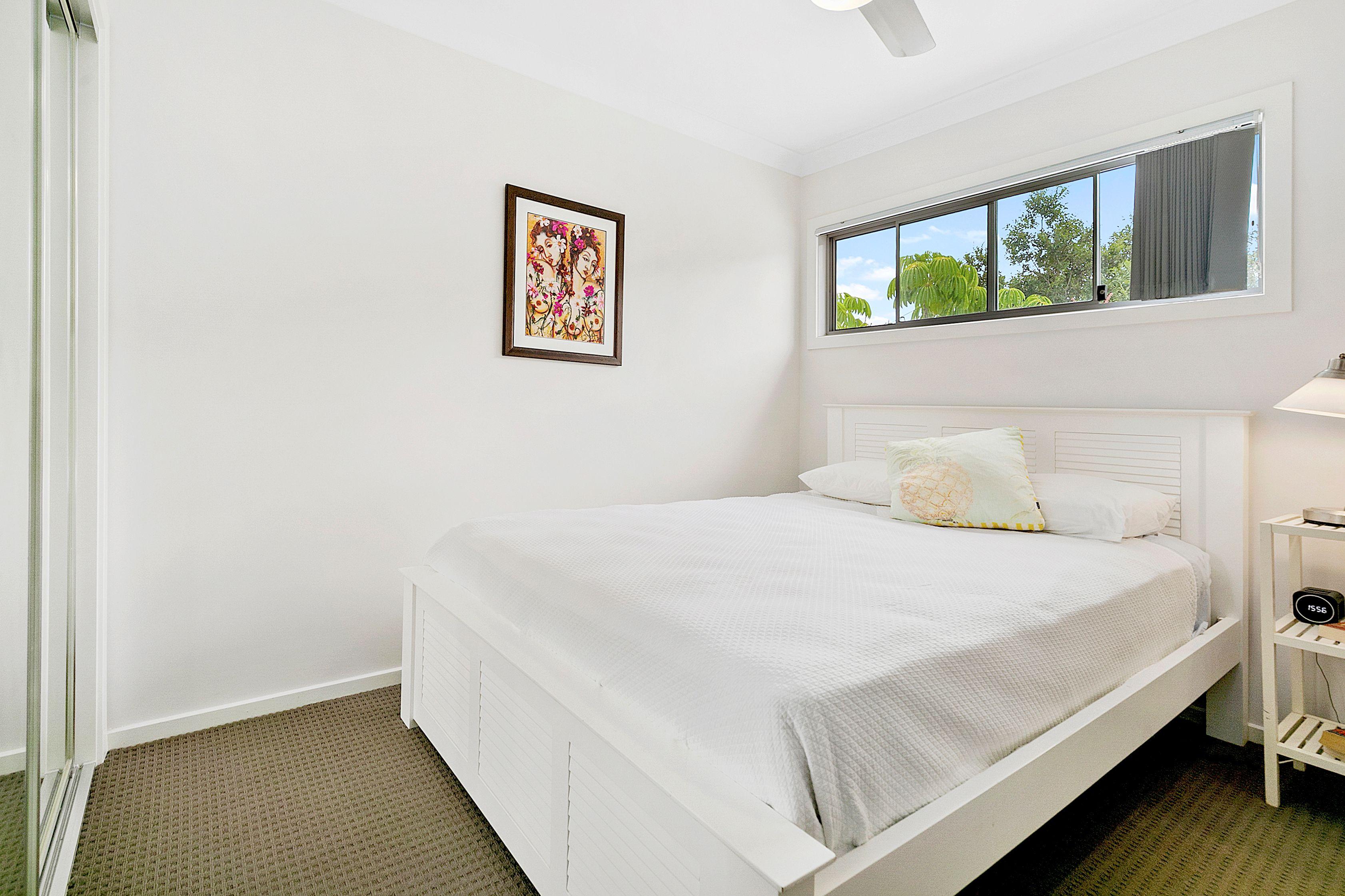 Large Freestanding Townhome, Double Garage plus Courtyard