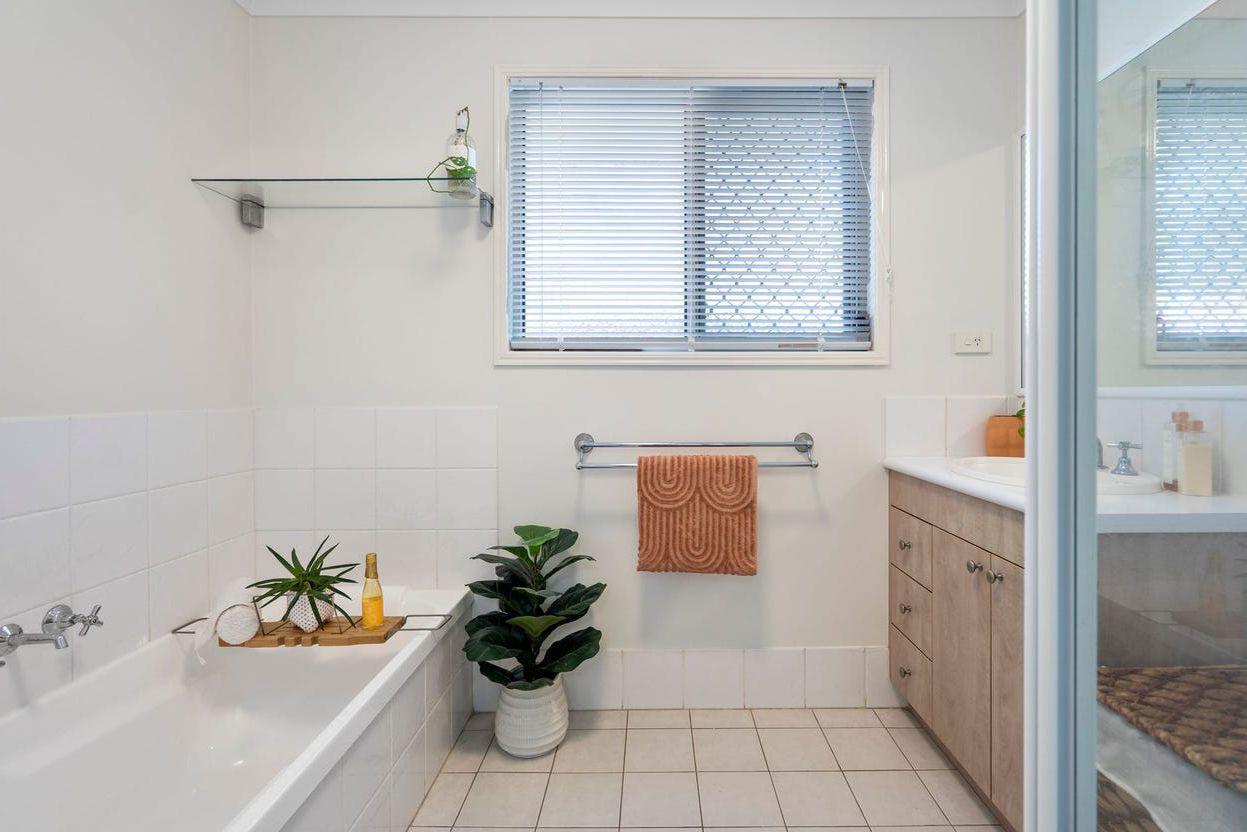 FREESTANDING TOWN HOME IN MANSFIELD SCHOOL CATCHMENTS FOR RENT