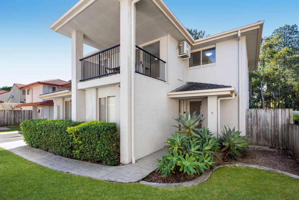 FREESTANDING TOWN HOME IN MANSFIELD SCHOOL CATCHMENTS FOR RENT