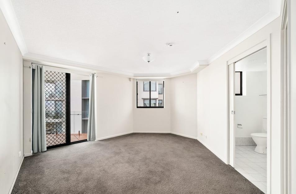 Waterfront Lifestyle with Stunning Views!